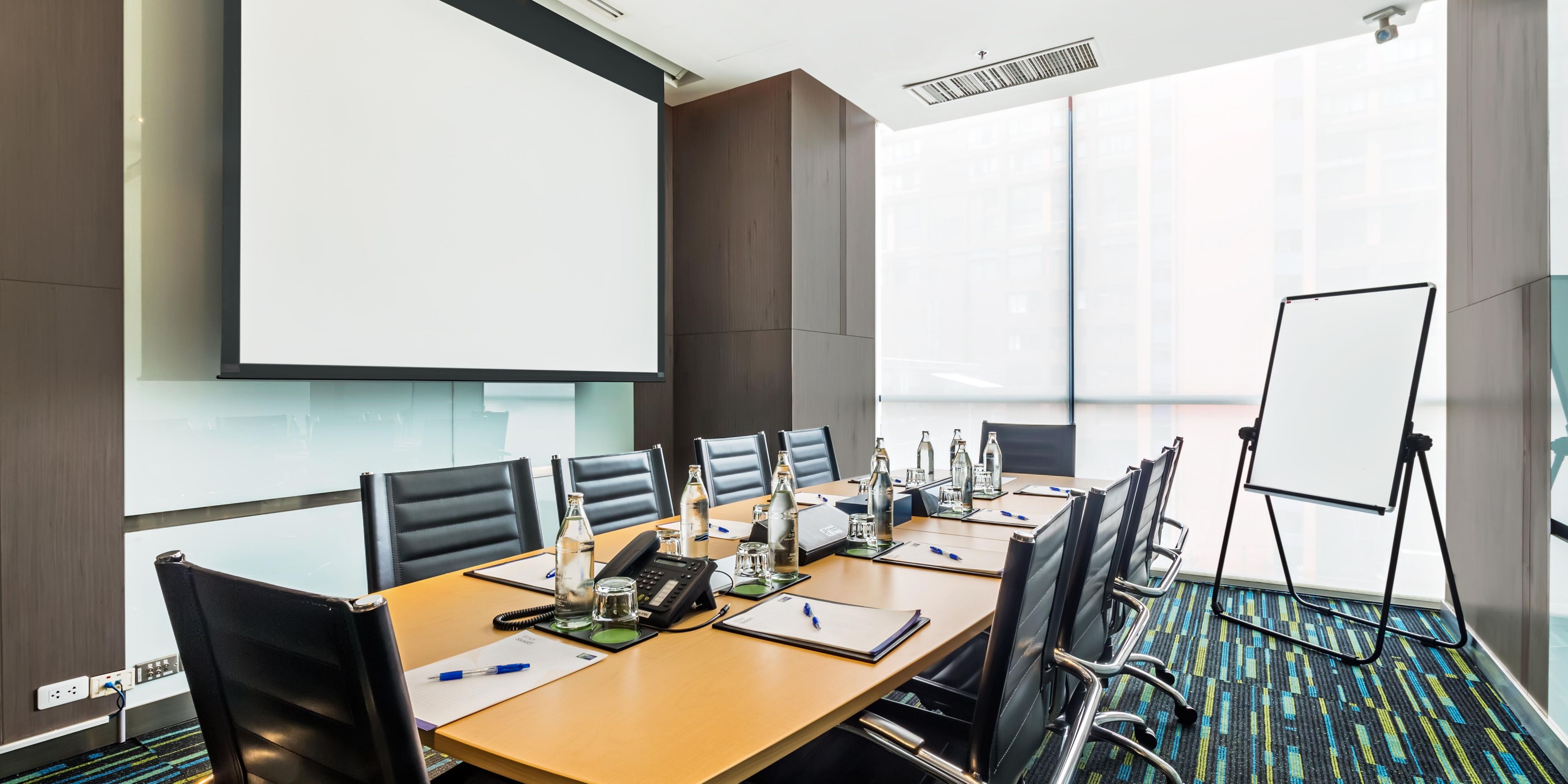 Make your meeting in Bangkok a success at Holiday Inn Express Bangkok Siam. Take advantage of our modern meeting room features natural daylight that can accommodate up to 10 persons with the latest technology and equipment provided.