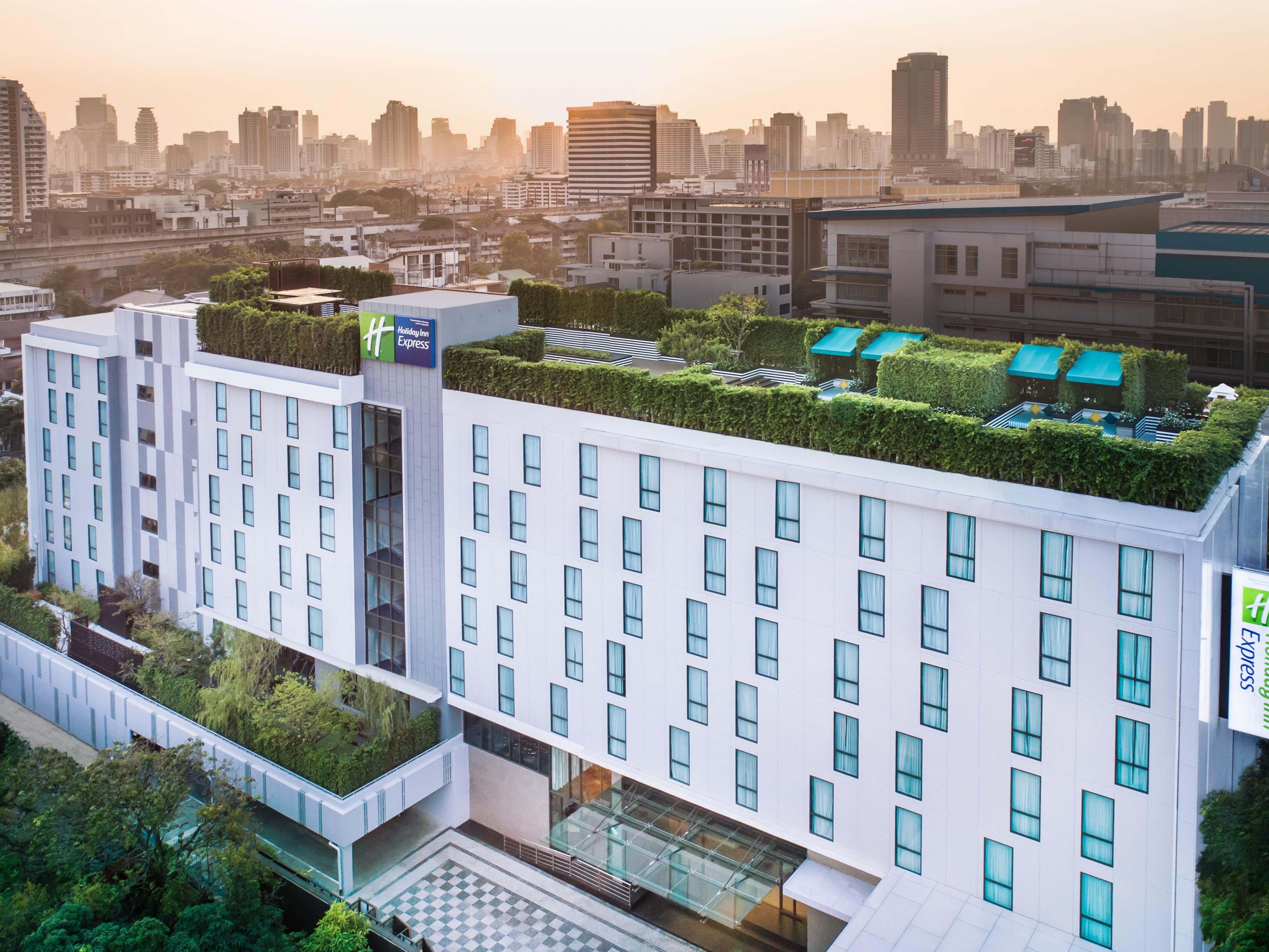 Holiday Inn Express Bangkok Soi Soonvijai Hotel By Ihg