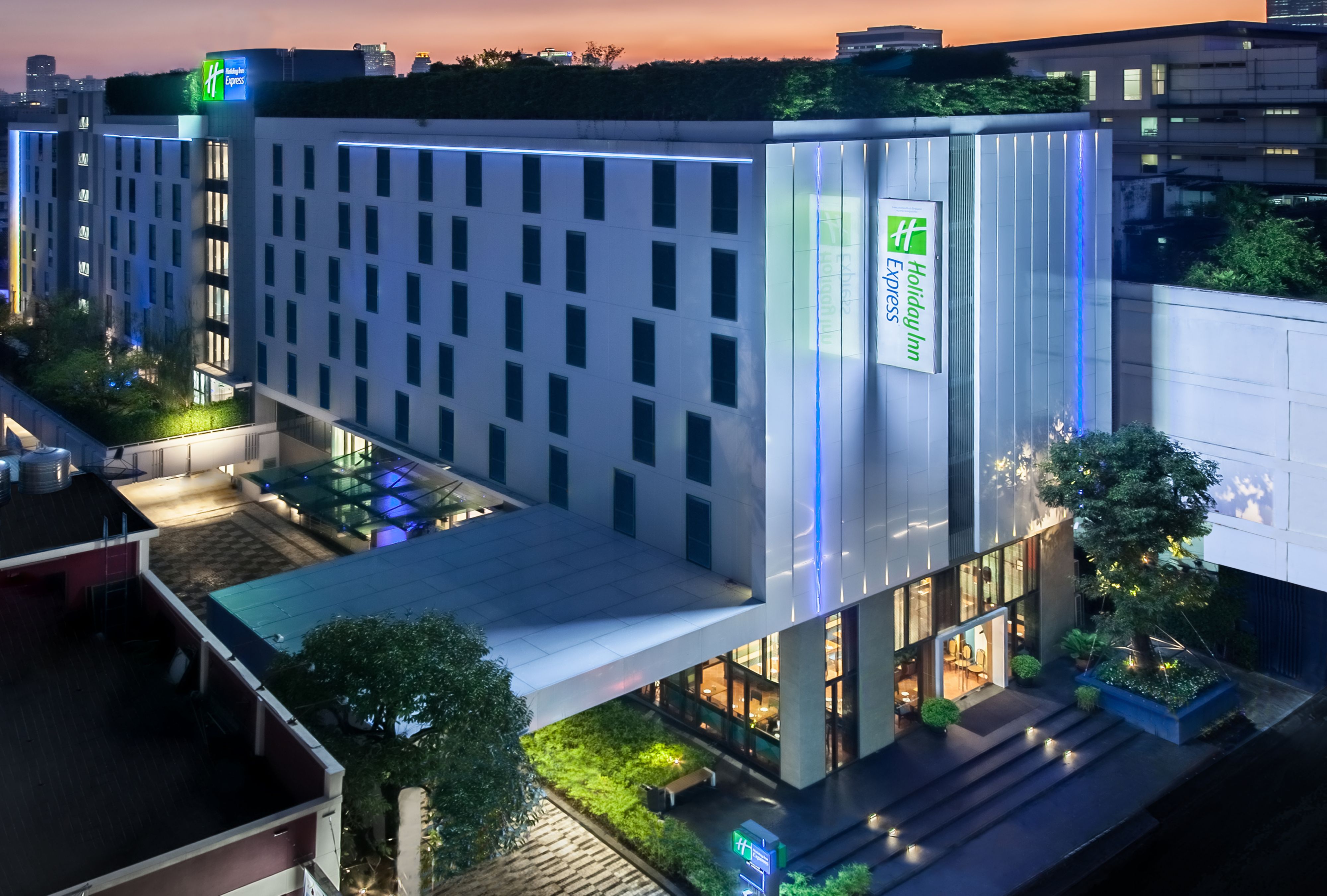 Holiday Inn Express Bangkok Soi Soonvijai Hotel By Ihg