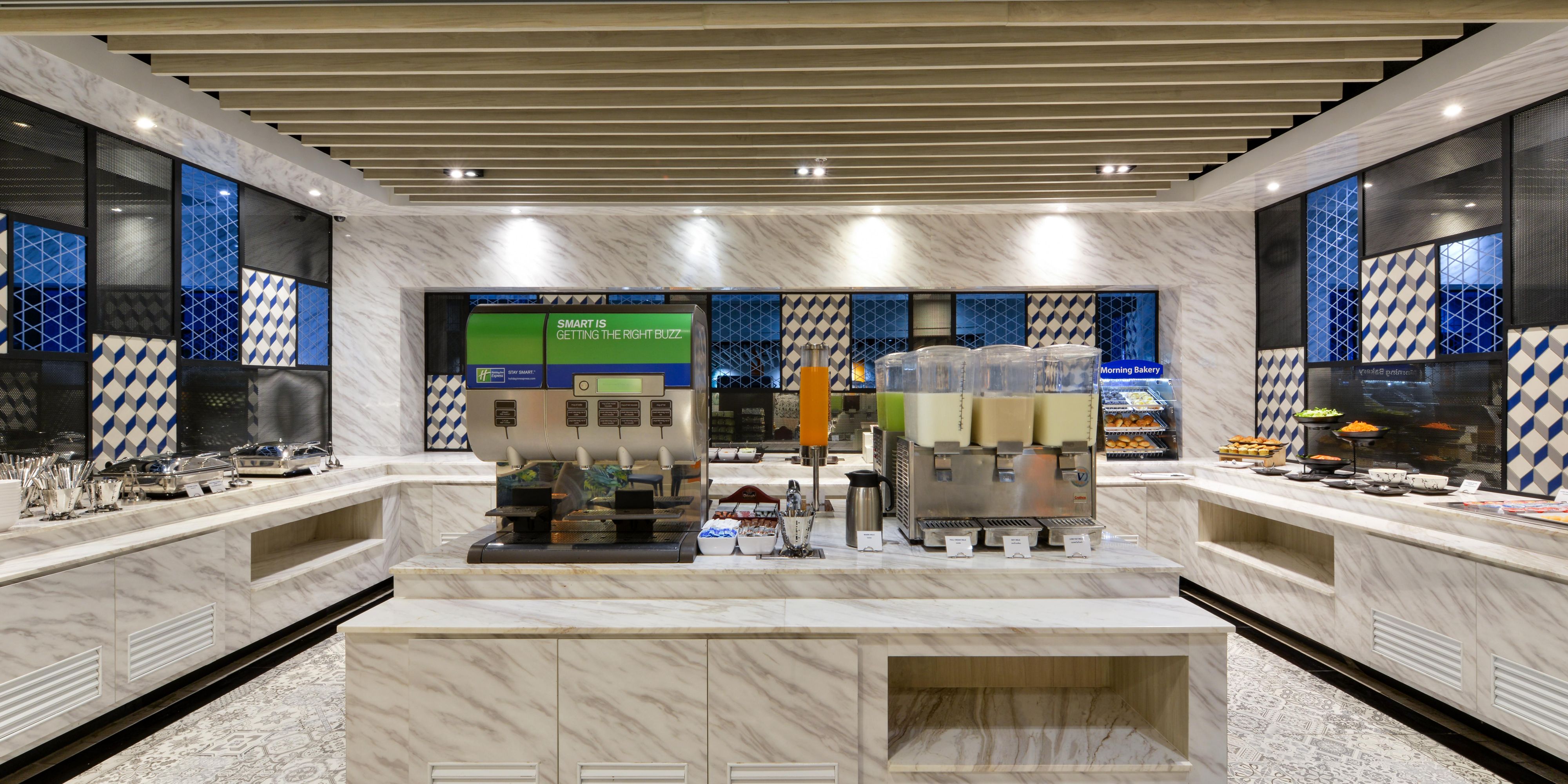 From pre-game fuel-ups to pre-meeting pep talks over coffee, few things bring people together like unlimited breakfast included (and our full range of fresh options). 