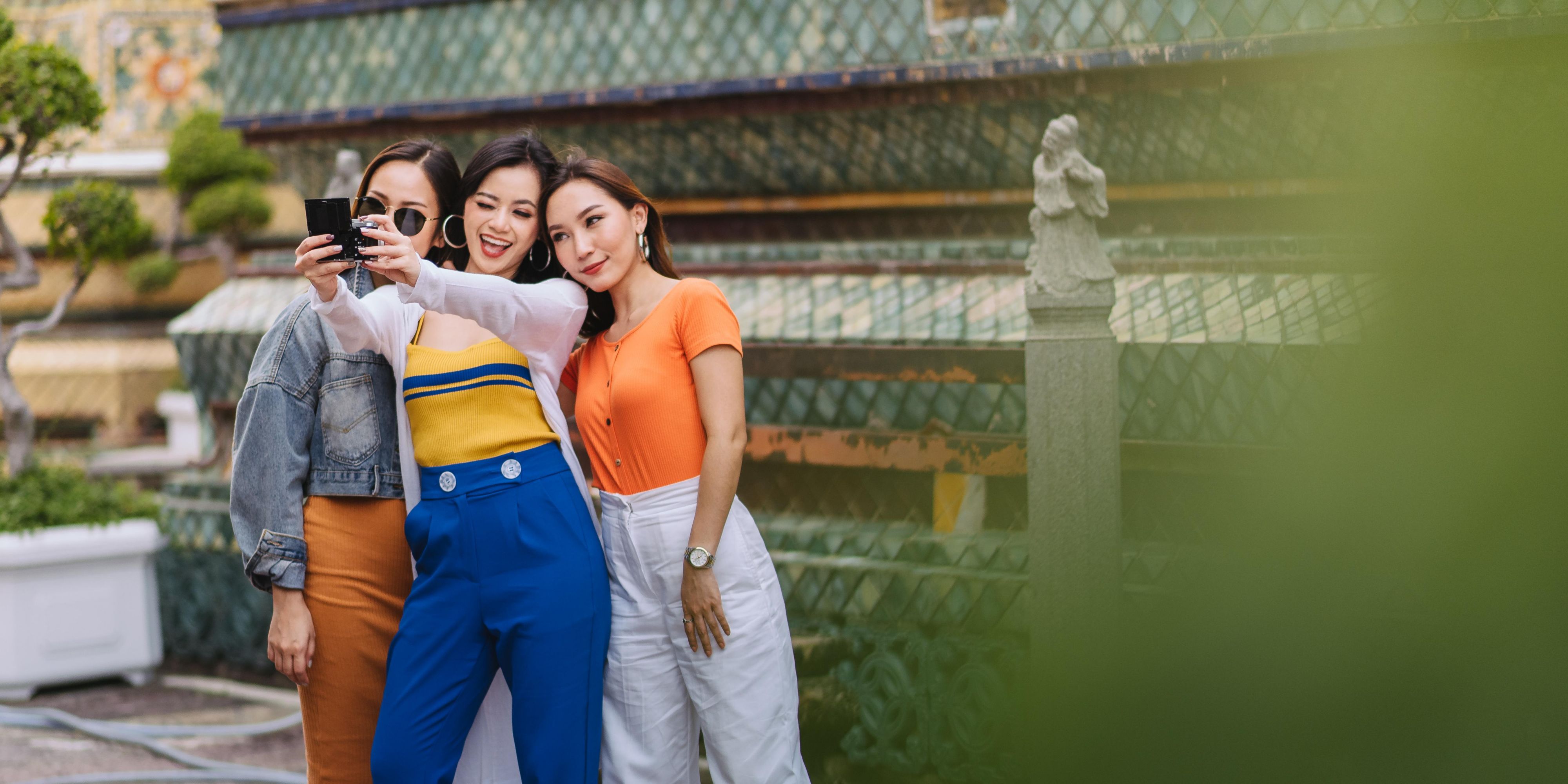Holiday Inn Express Bangkok Siam is located next to BTS National Stadium with only 2 minutes walk. All the major shopping malls such as MBK and Siam Paragon are also within walking distance.