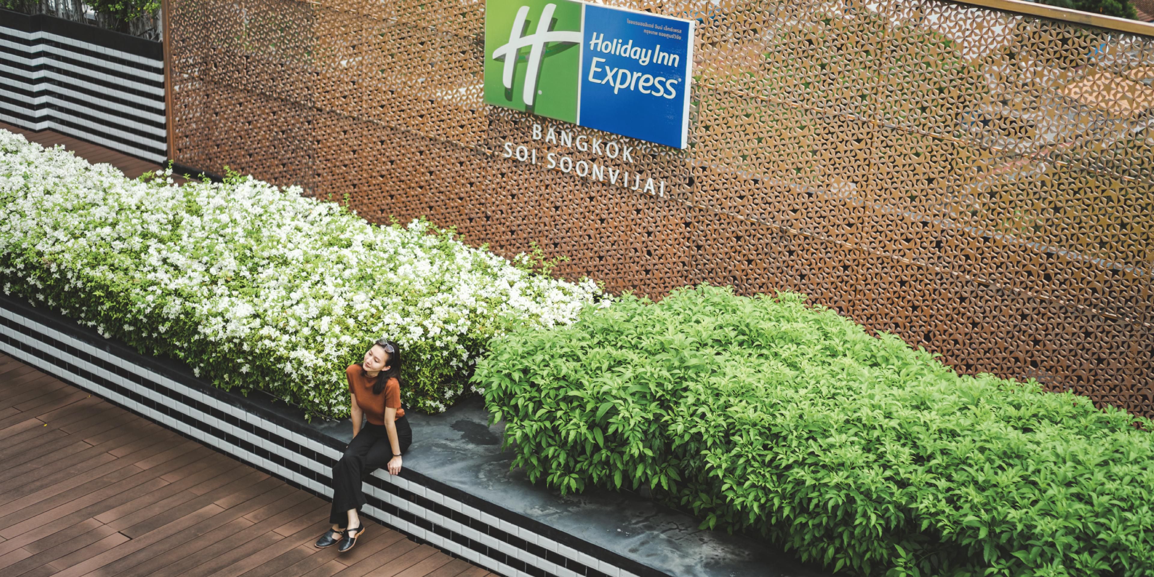 Escape Bangkok's chaos at our airy rooftop garden, featuring funky designs, colorful flowers, and stylish cabanas for relaxation. Watch sunsets and explore photography skills in this multi-purpose haven.