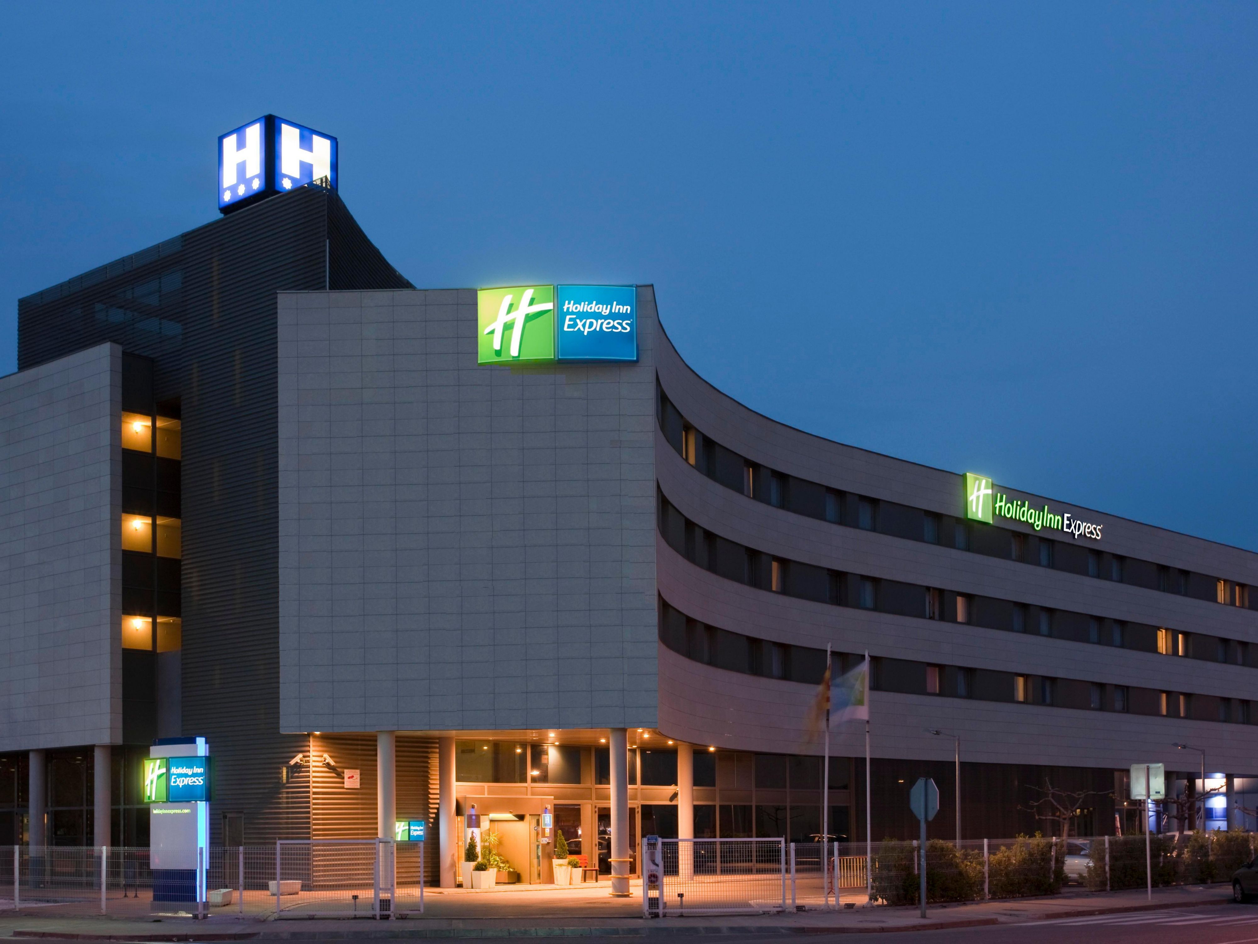 holiday inn express barcelona        <h3 class=