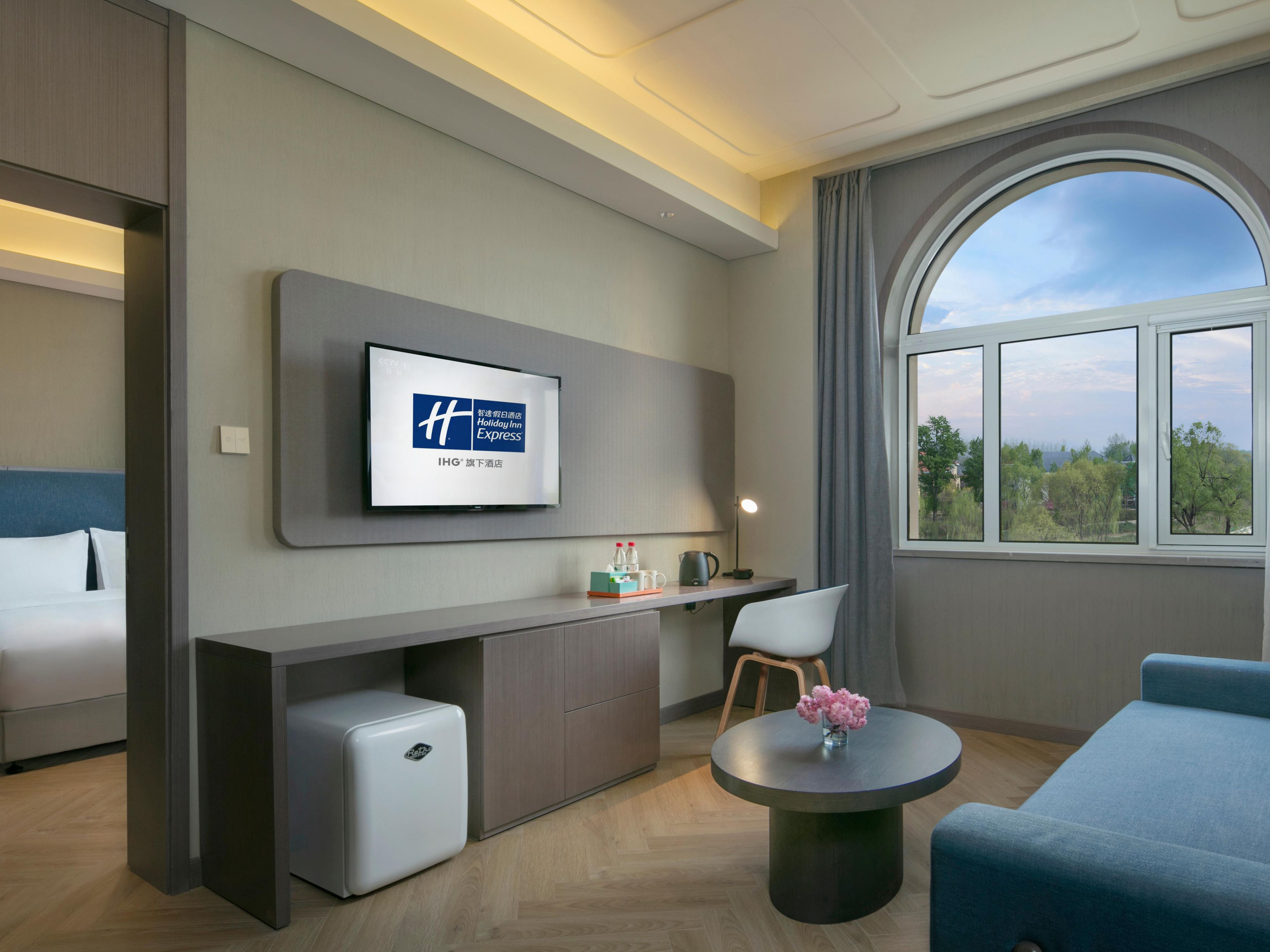 hotel guest selecting a suite on higher floor for quiet stay