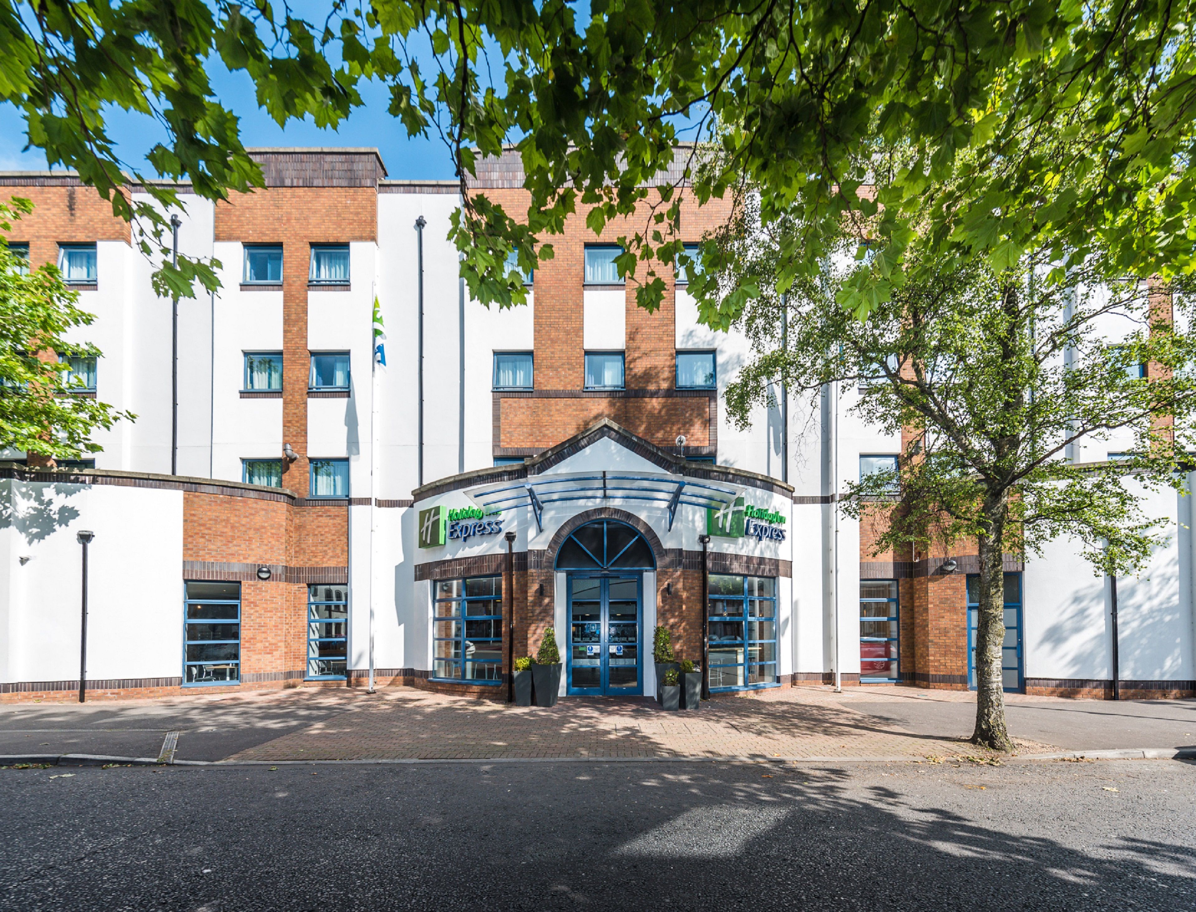 贝尔法斯特市 - 皇后季