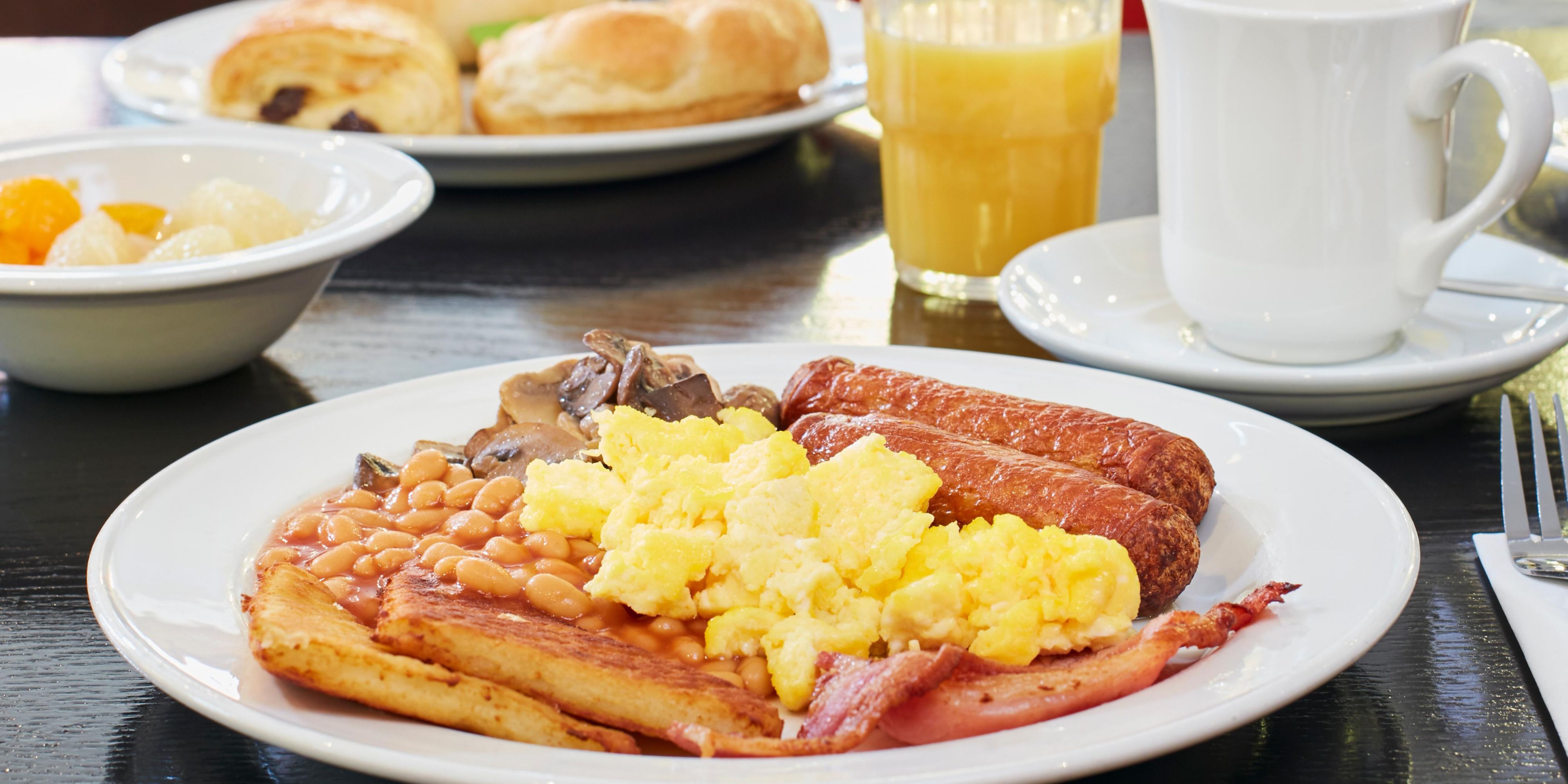 When you book Holiday Inn Express Belfast, your room rate includes breakfast for every guest. So you can fuel up for the day. With all of your must-have favourites including sausages, scrambled eggs, and bacon. Fully cooked for you to kick start your morning.