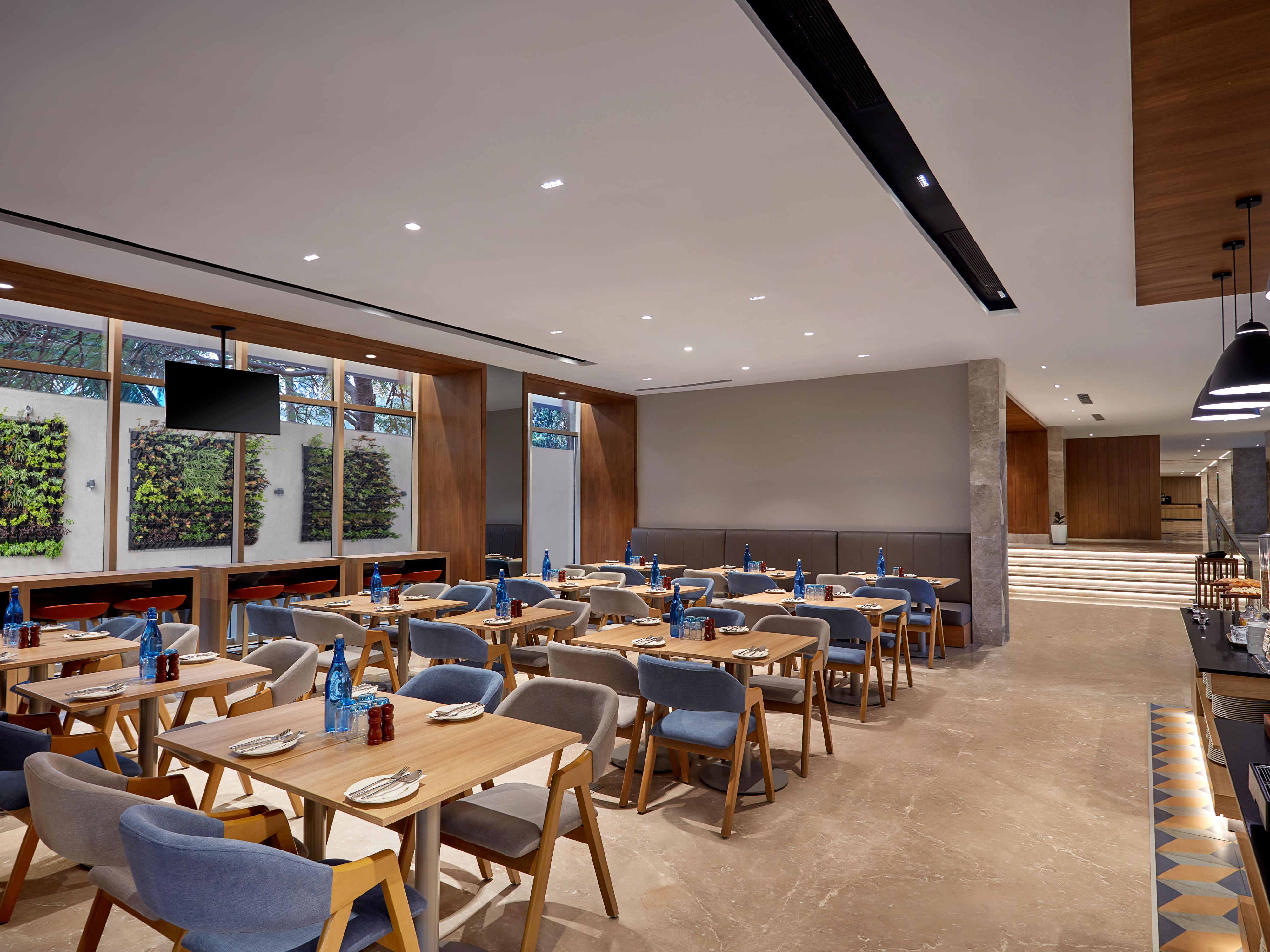 A multi-functional space, the Great Room is a venue that is customisable to suit the diverse needs of our guests. Free Express Start Breakfast is served here from 6:30am to 10:30am. We also provide a grab & go option for those in a hurry, ensuring the first meal of the day is not skipped.