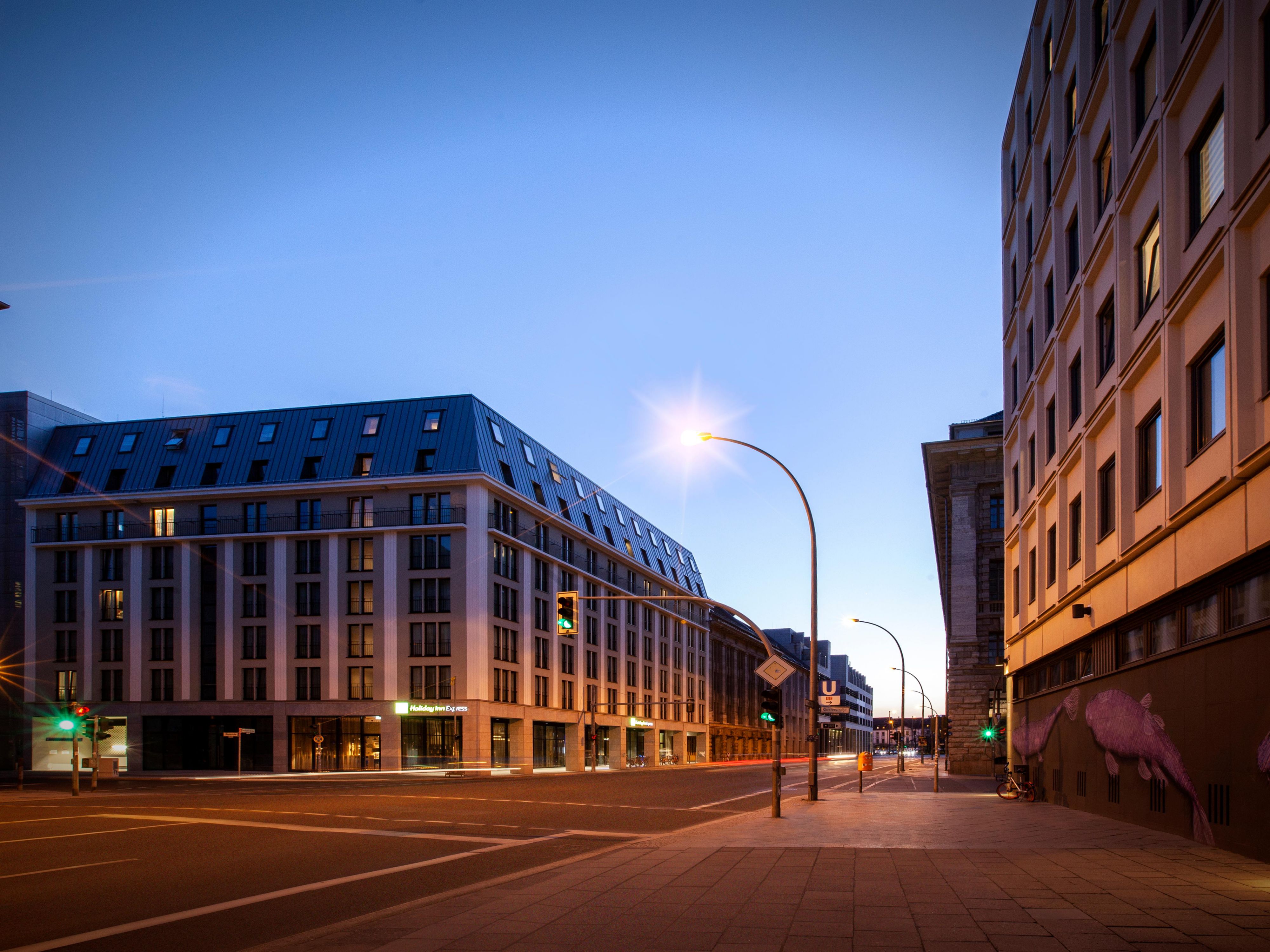 Experience the excitement of an NBA game in Berlin – feel the thrill courtside, cheer for your favorite teams, and enjoy an unforgettable sporting event in the heart of the city!