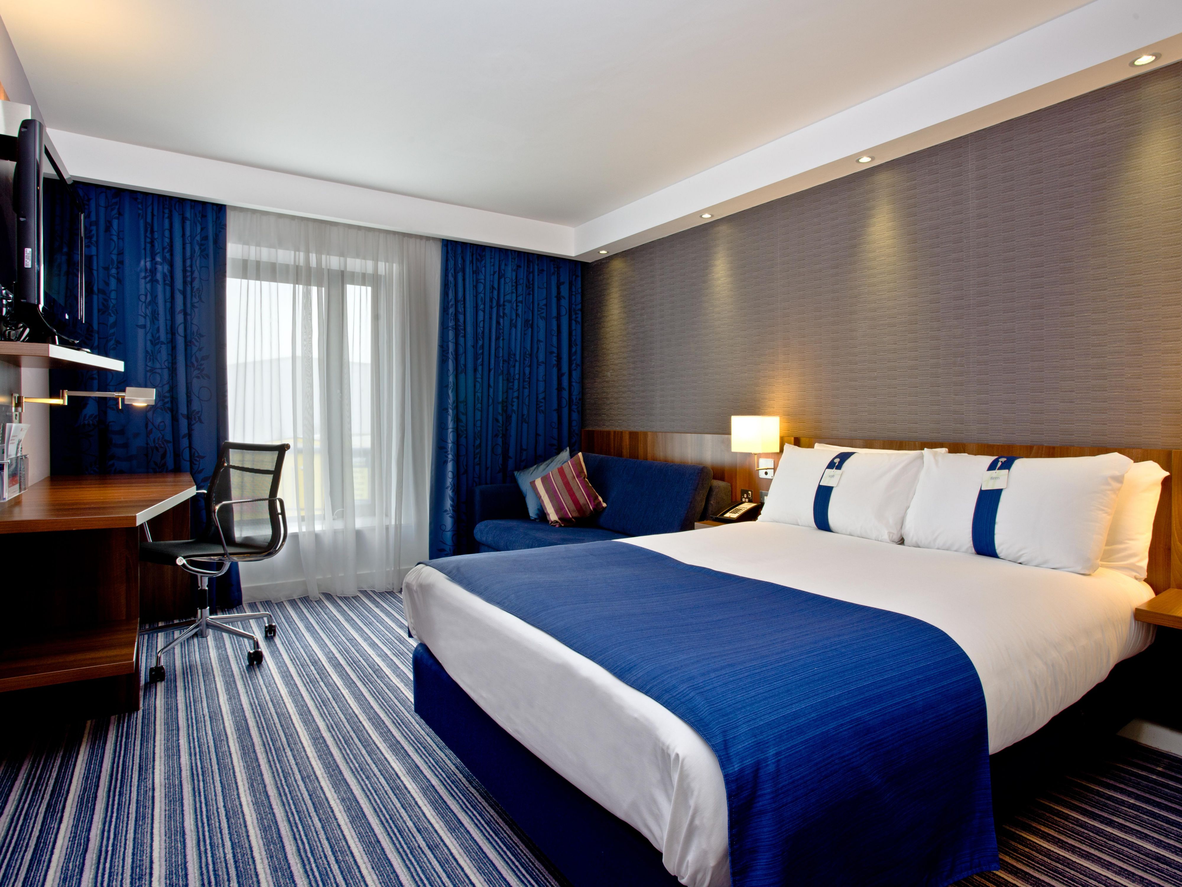 Spacious Nonsmoking One Queen Bed with Sofa