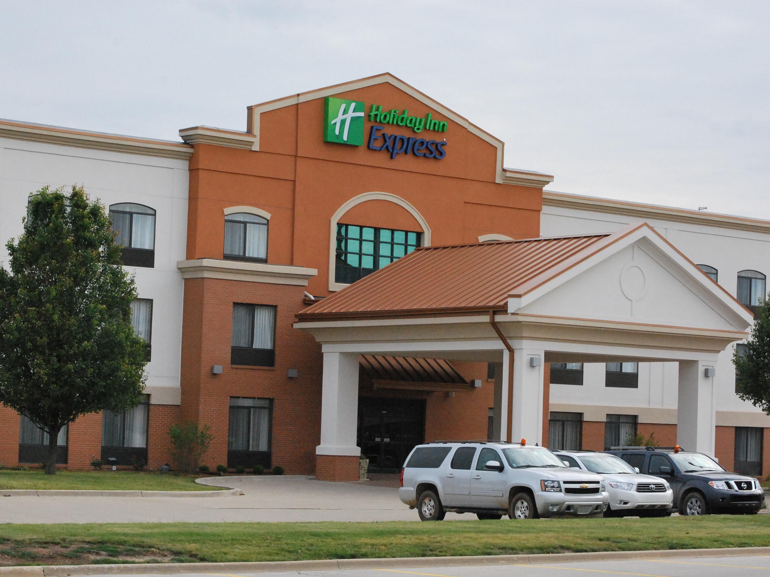 PetFriendly Hotels in Bloomington, IL Holiday Inn Express