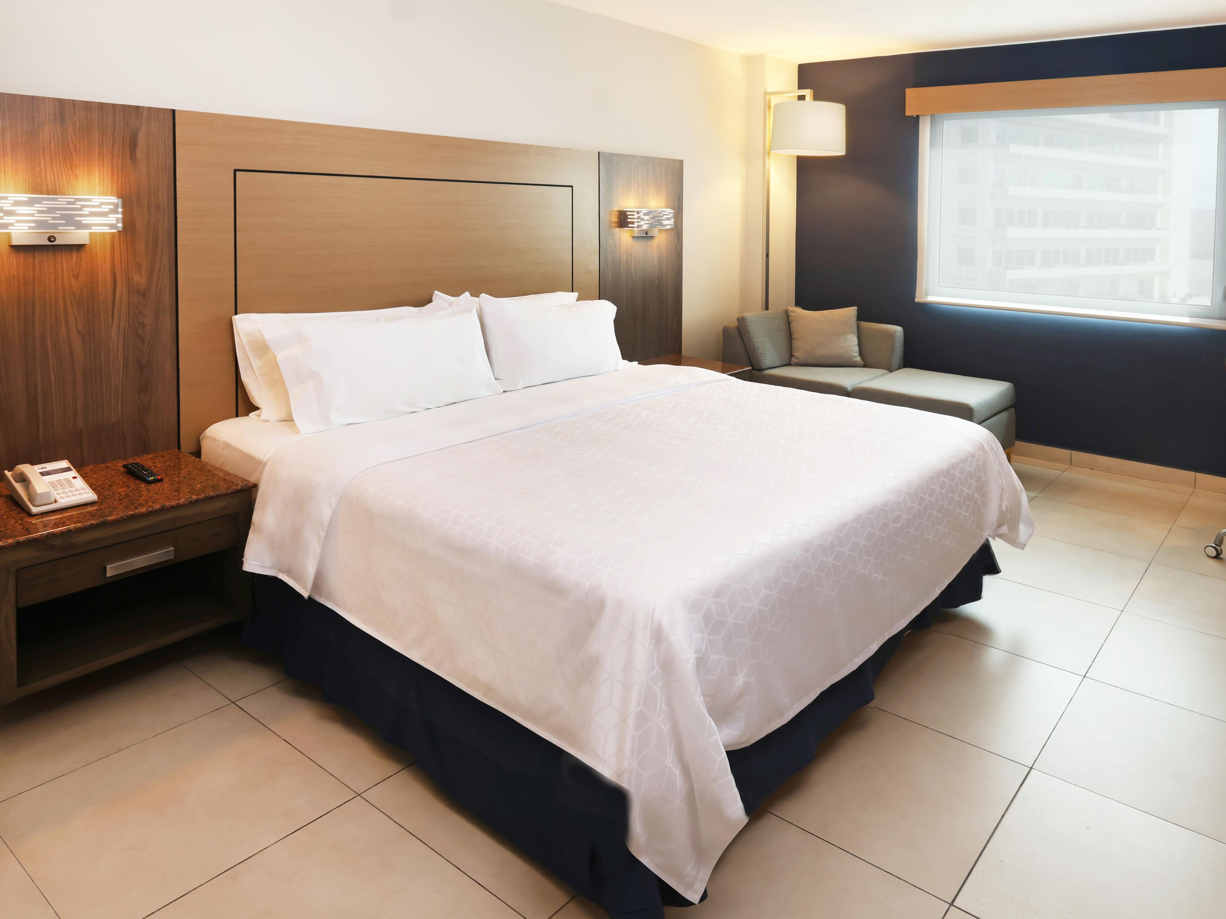 غرفة قياسية بحجم كينغ