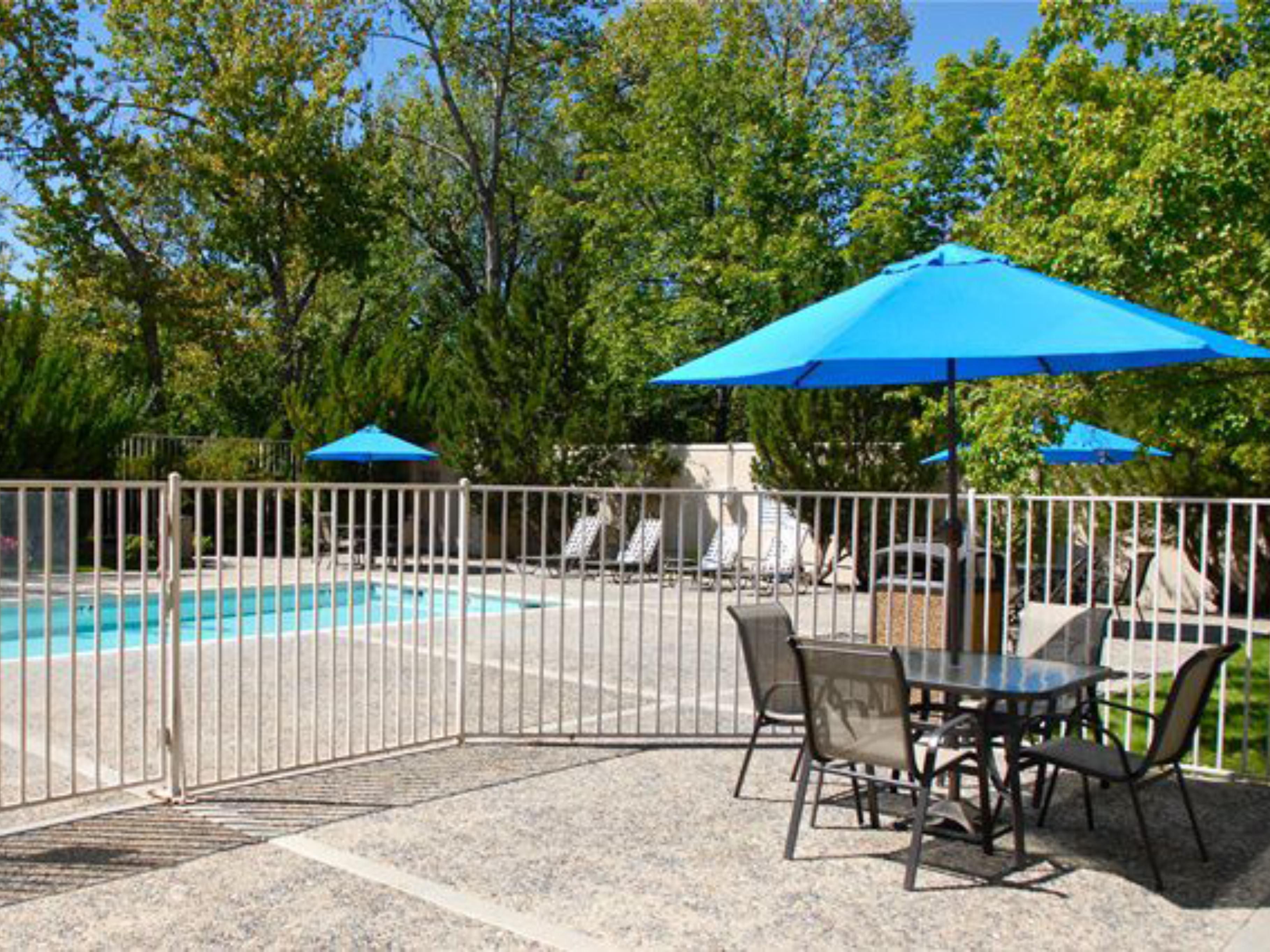 Seasonal Outdoor Swimming Pool