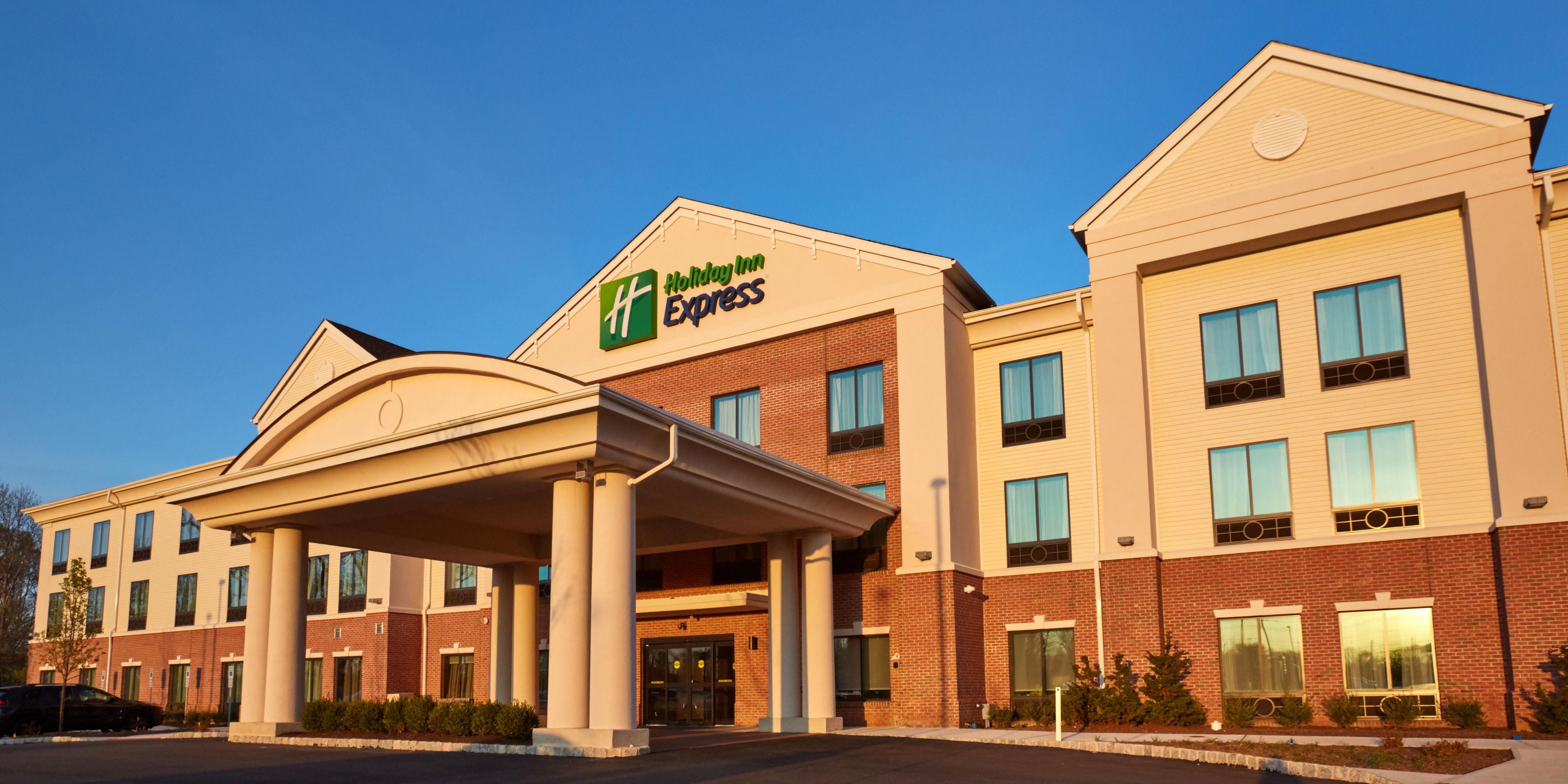 Holiday Inn Express Bordentown 4979605327 2x1