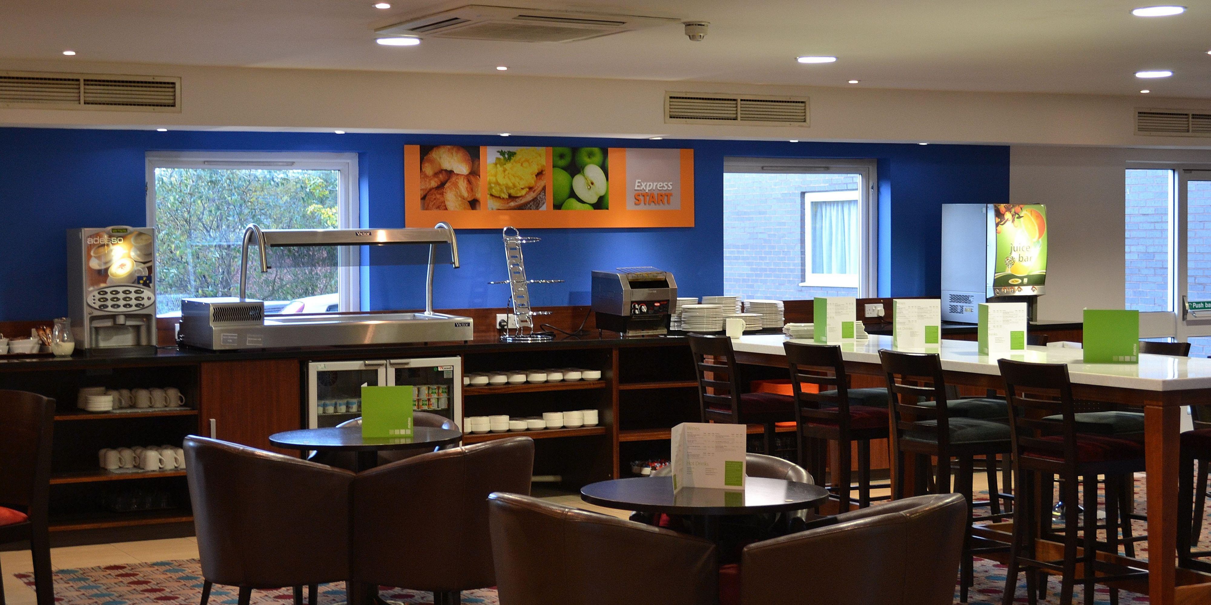 We now offer dining at the hotel
Our Sage Restaurant offers some great dining options so all you have to do is get yourself a pint of ale from the Lounge Bar and relax and enjoy a home-cooked meal at Holiday Inn Express Braintree. 