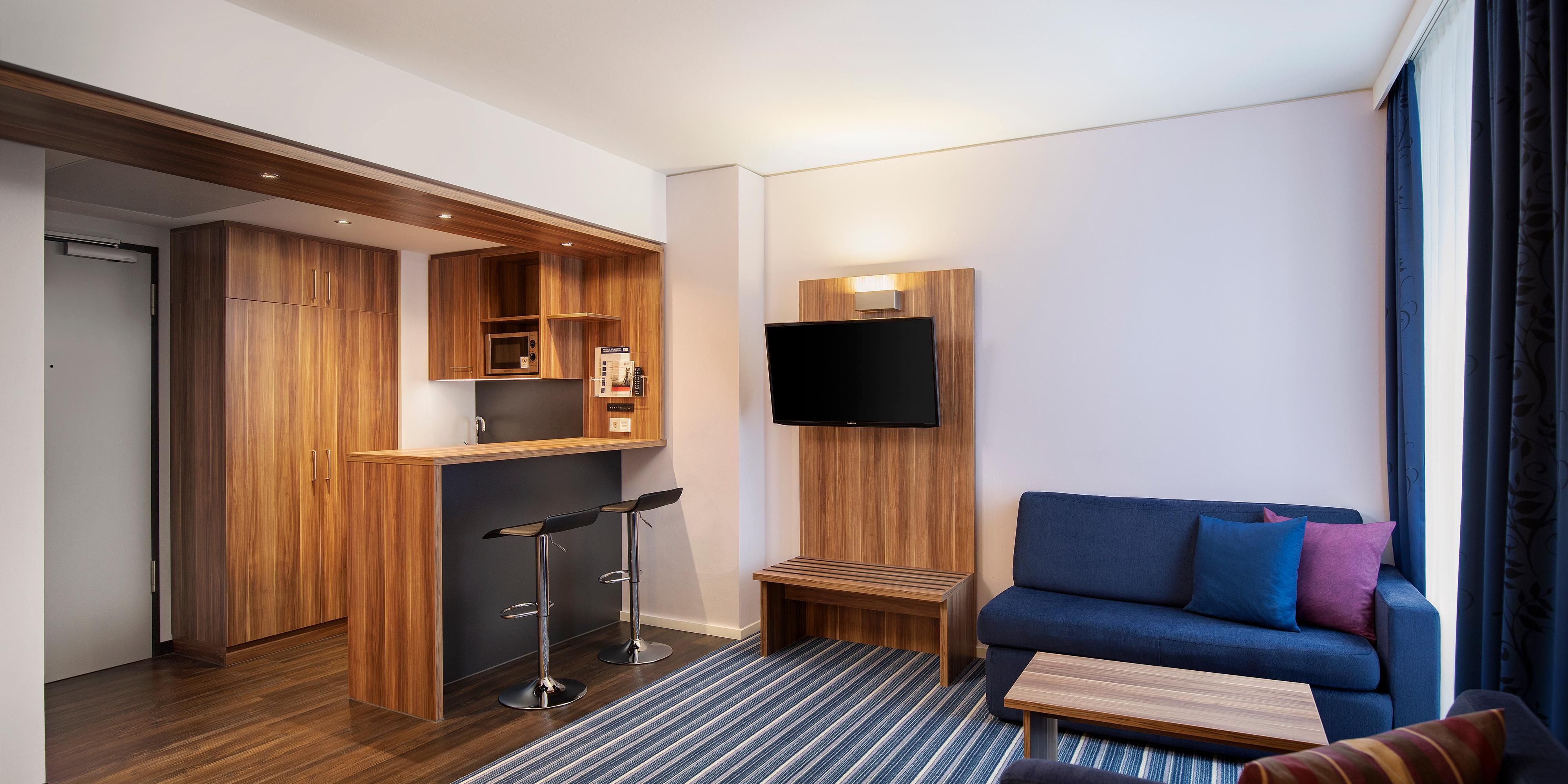 The Holiday Inn Express Bremen Airport offers something very special for families! Children up to 17 years of age stay free of charge in their parents' room*. And breakfast is also included for the children. 
*Free overnight stay with breakfast for children up to and including 17 years of age in their parents' room (depending on room capacity).