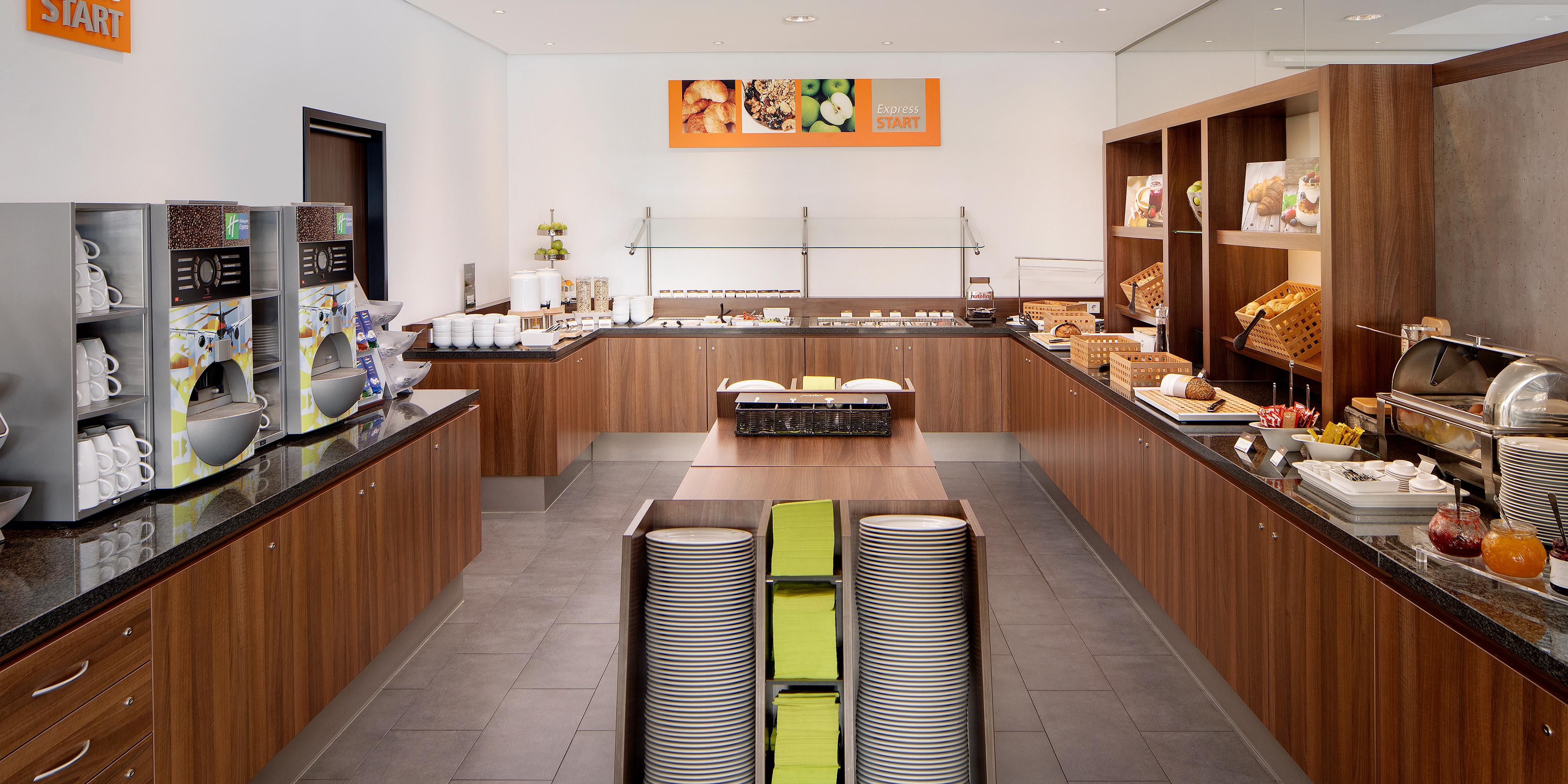 Enjoy your breakfast already from 04:00 a.m. and start the day relaxed.