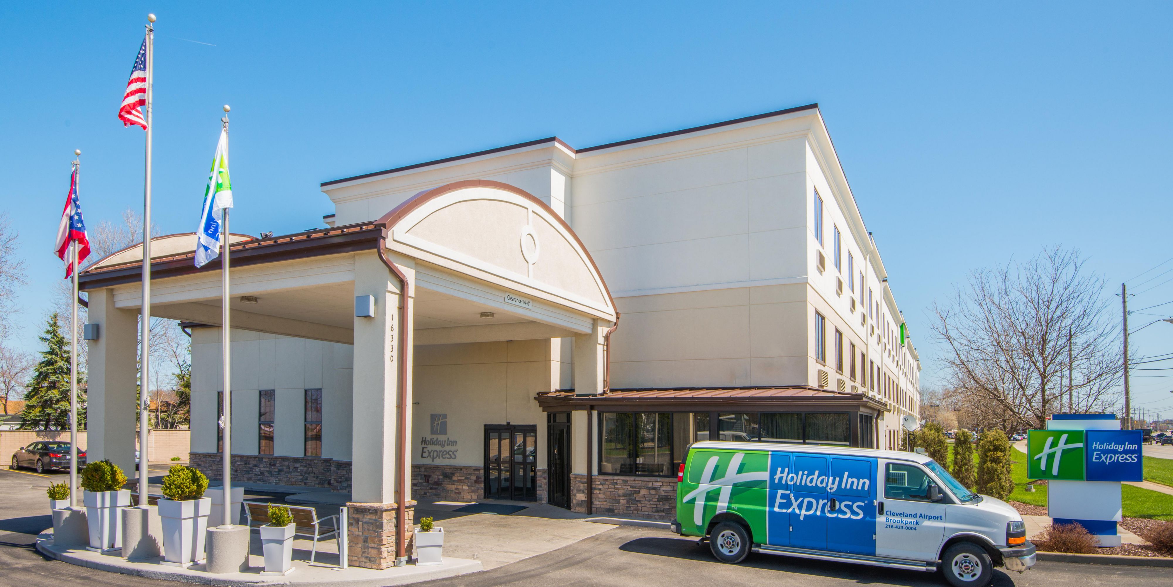 Conveniently located one mile from Cleveland Hopkins International Airport, our hotel is ideal for business travelers. For guests looking to extend their vehicle's stay, we offer a convenient Park and Fly package. Additionally, we provide a complimentary airport shuttle service ensuring stress-free transportation to and from the airport.  