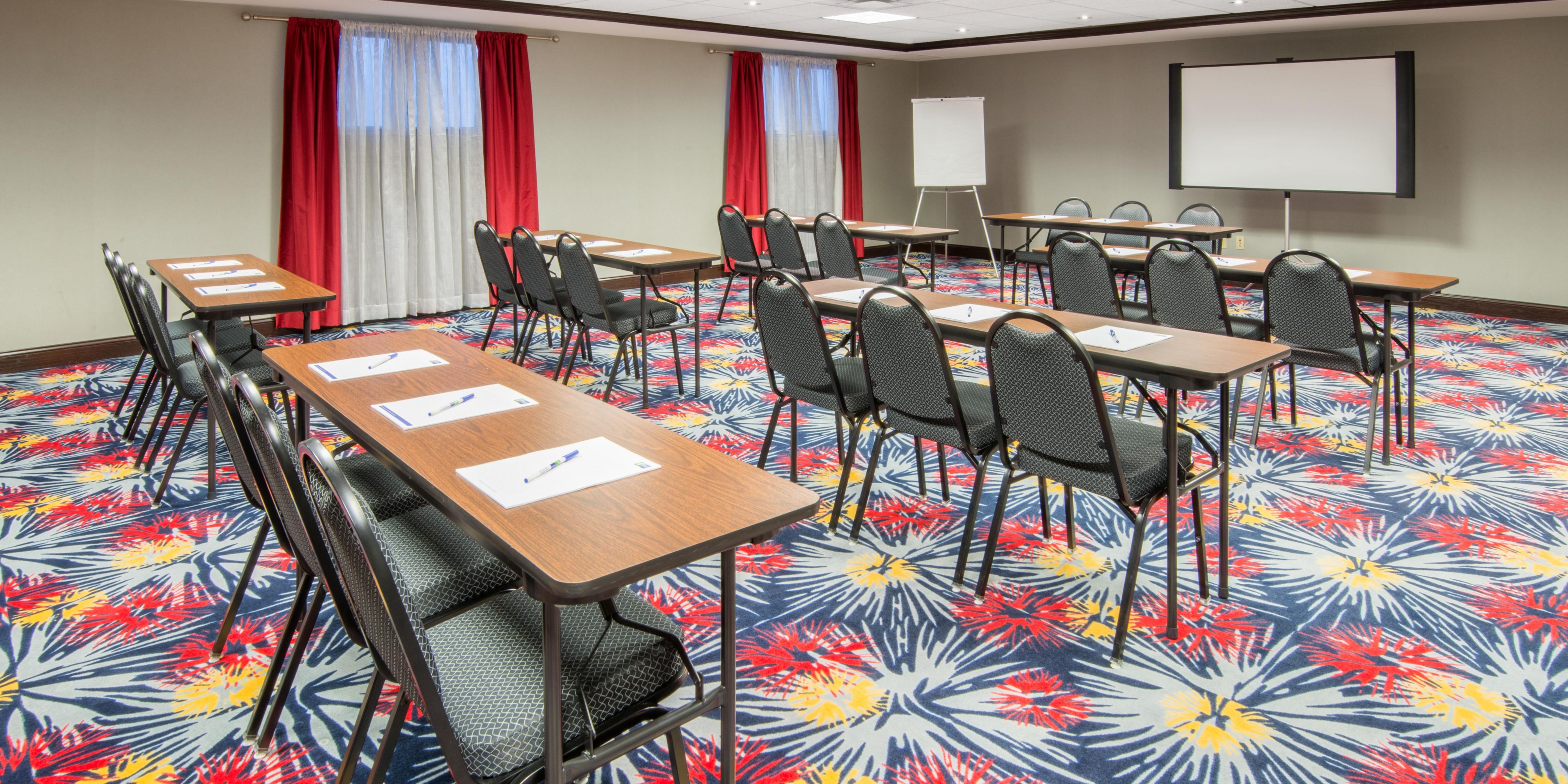 Host your Cleveland event in one of our versatile venues. Our two flexible boardrooms, totaling 760 sq ft, comfortably accommodate up to 50 people. With proximity to the airport, group accommodation, and free parking, we are ideal for business meetings. Space is available from 9:00 AM – 5:00 PM.