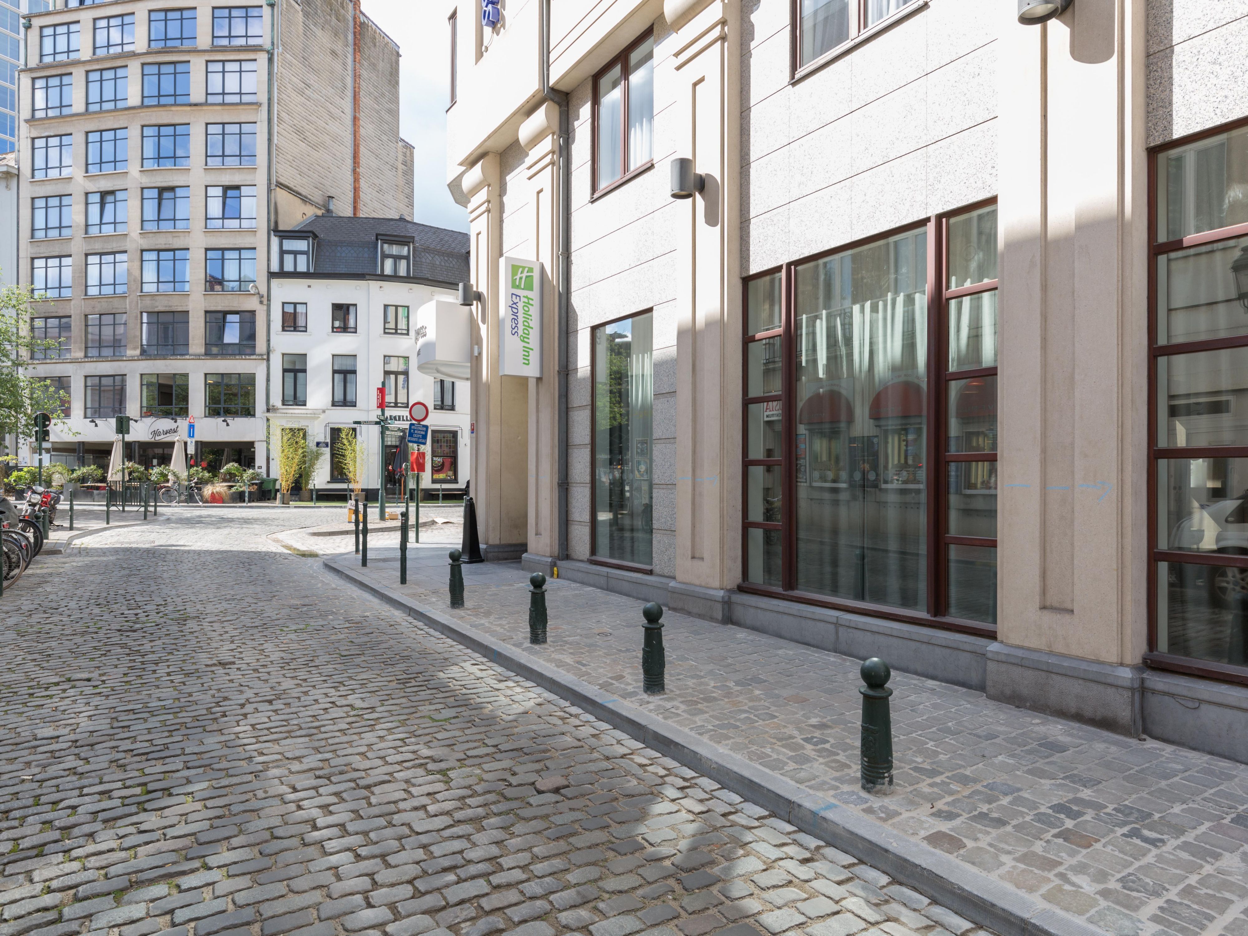 We have a number of on-site parking spaces available on a first come, first serve basis and cannot be prebooked. Parking is charged at 19.5 EUR per night.