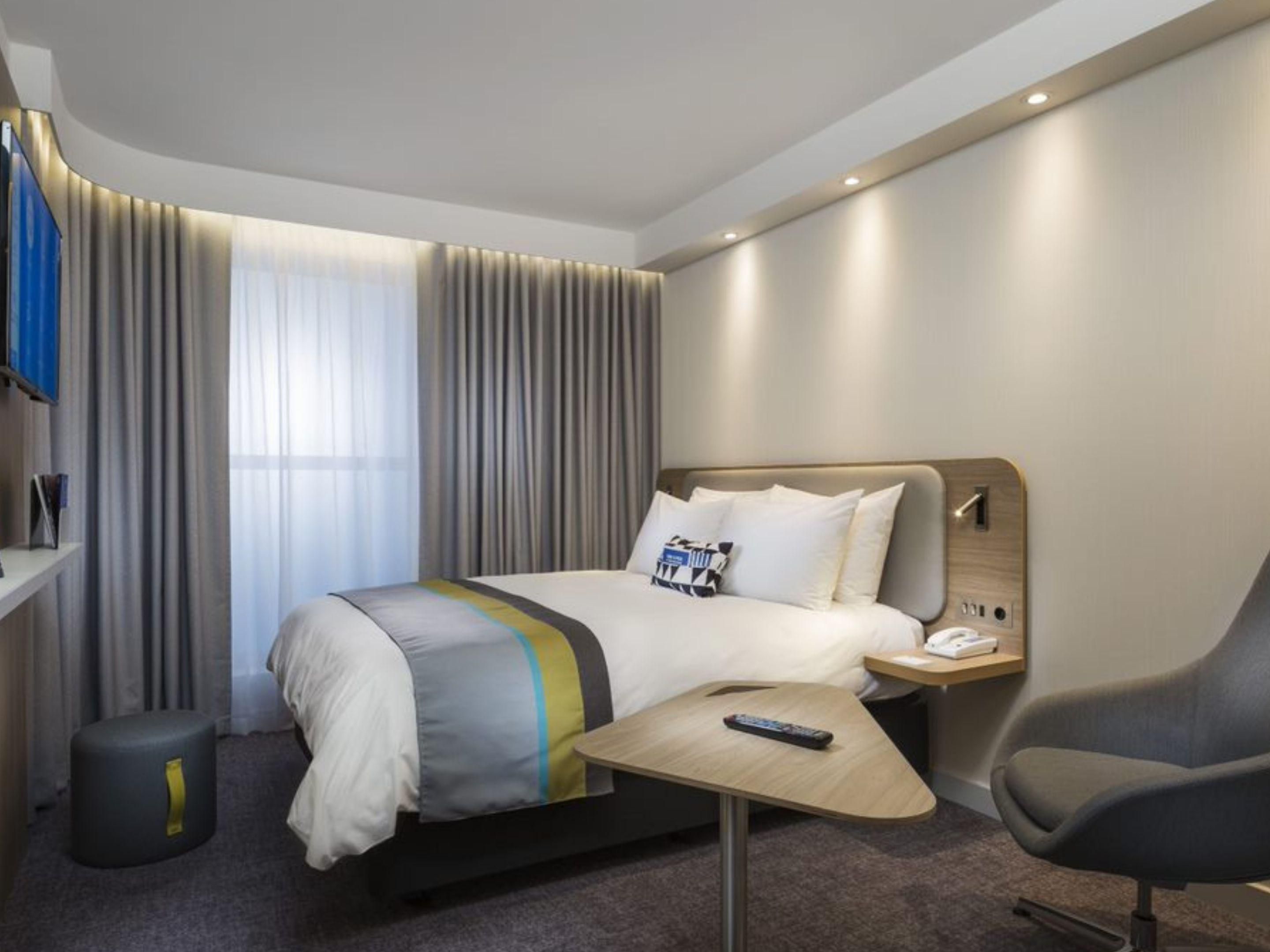 Each room includes a private bathroom with a power shower, a hairdryer, tea and coffee amenities, a flat-screen TV, a work desk, and complimentary WiFi.