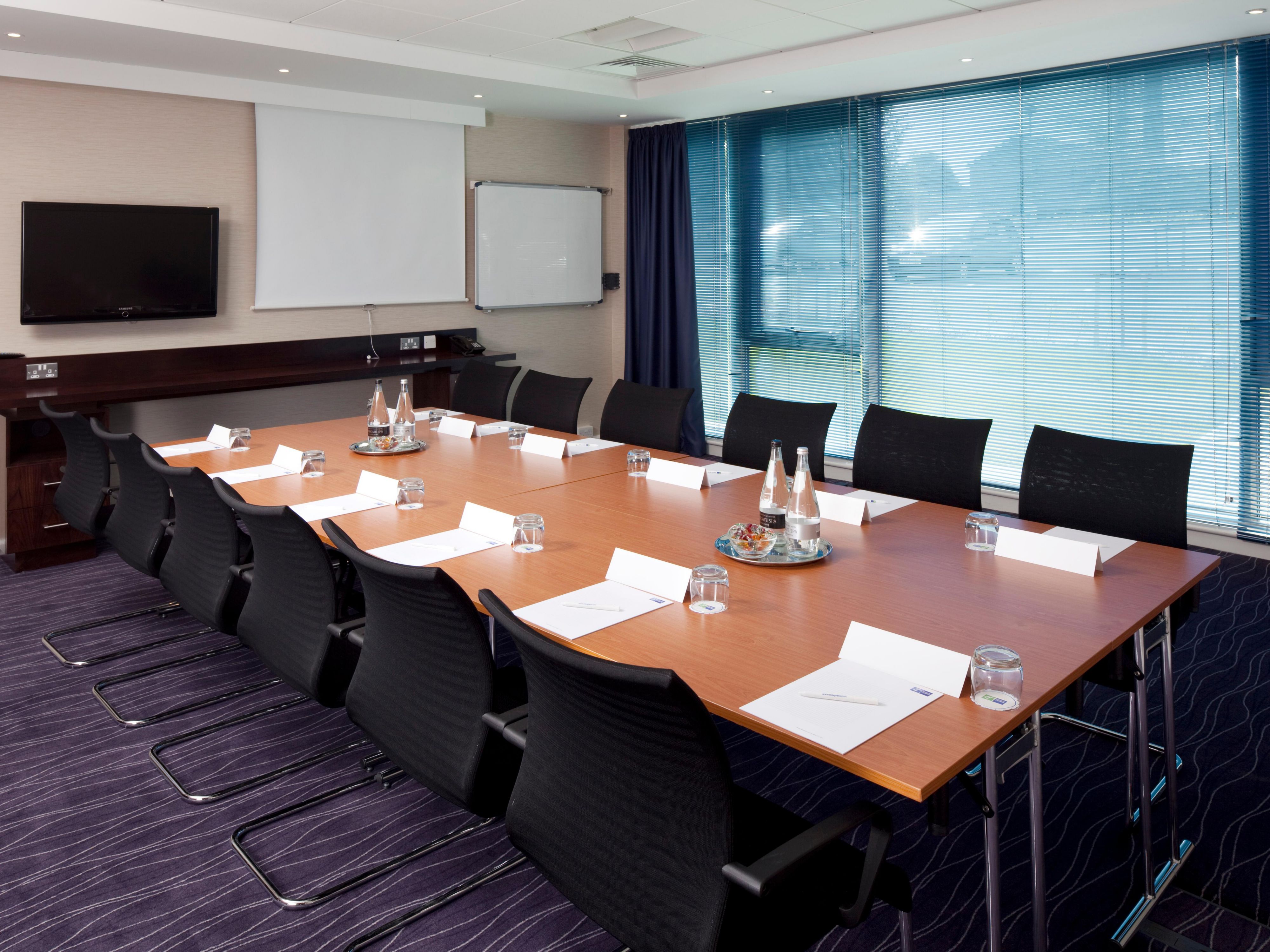 Our meeting rooms offer a handy location to get together with colleagues in a comfortable and professional environment. We can provide dining options to suit your requirements and accommodation for those travelling from further afield. Local transport is within walking distance and there's plenty of onsite parking.