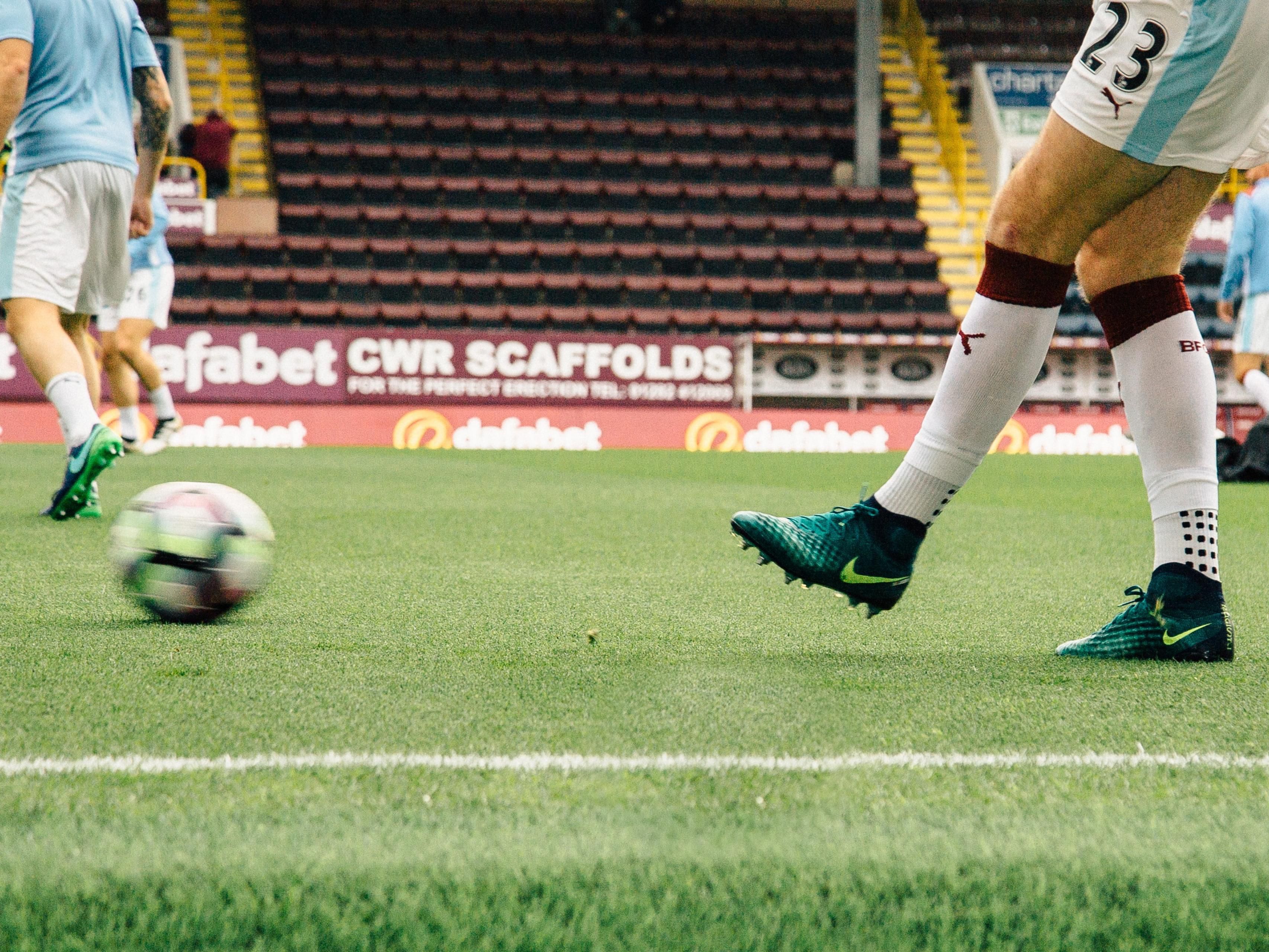 We're just 1.5 miles from Turf Moor, home of Premier League team Burnley F.C., and our location just off the M65 makes us a great value option if you're travelling to Manchester United or Manchester City, both around 50 minutes away by car.