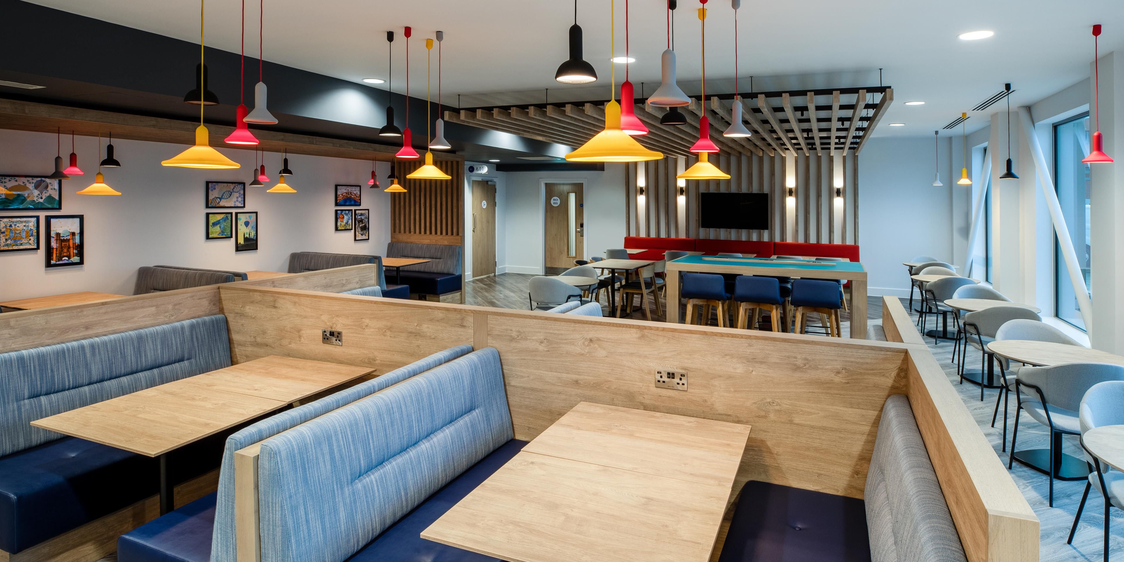 Fully stocked bar and restaurant serving delicious affordable dinner. Our open lobby is also an ideal space to meet or to use as a work space with free wifi.