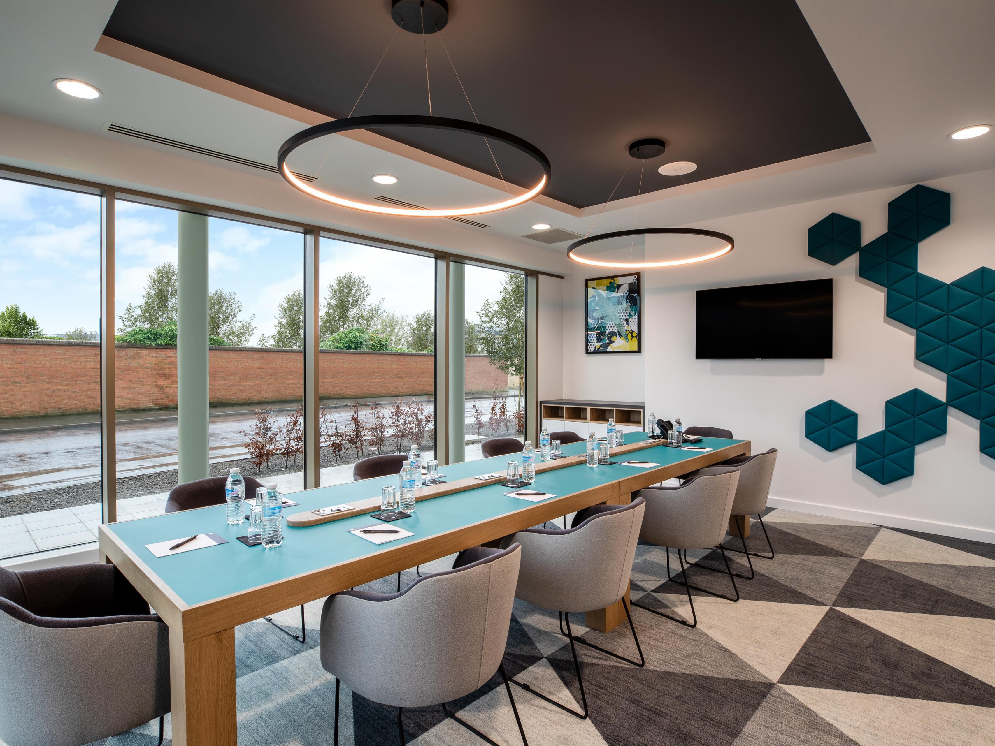 When hosting a Meeting for Good planners can expect efforts in place to support sustainable gatherings. Our air conditioned meeting room is available for small meetings up to 10 guests boardroom style. Catering can be provided. The hotel also offers a public lounge area ideal for informal meetings and a great space to meet.
