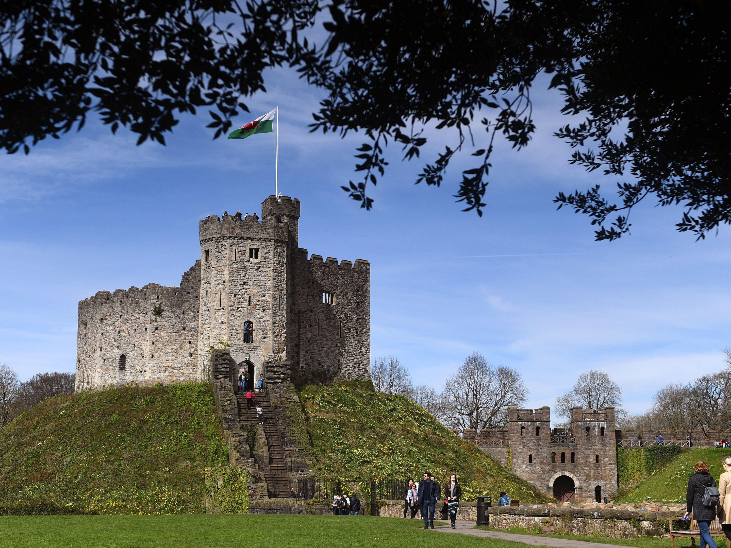 Experience the vibrant culture of Cardiff at Holiday Inn Express Cardiff Bay, just minutes from historic Cardiff Castle. Enjoy live music events, summer open-air concerts, and performances by renowned artists. Stay with us for easy access to Cardiff Castle’s top music events. 