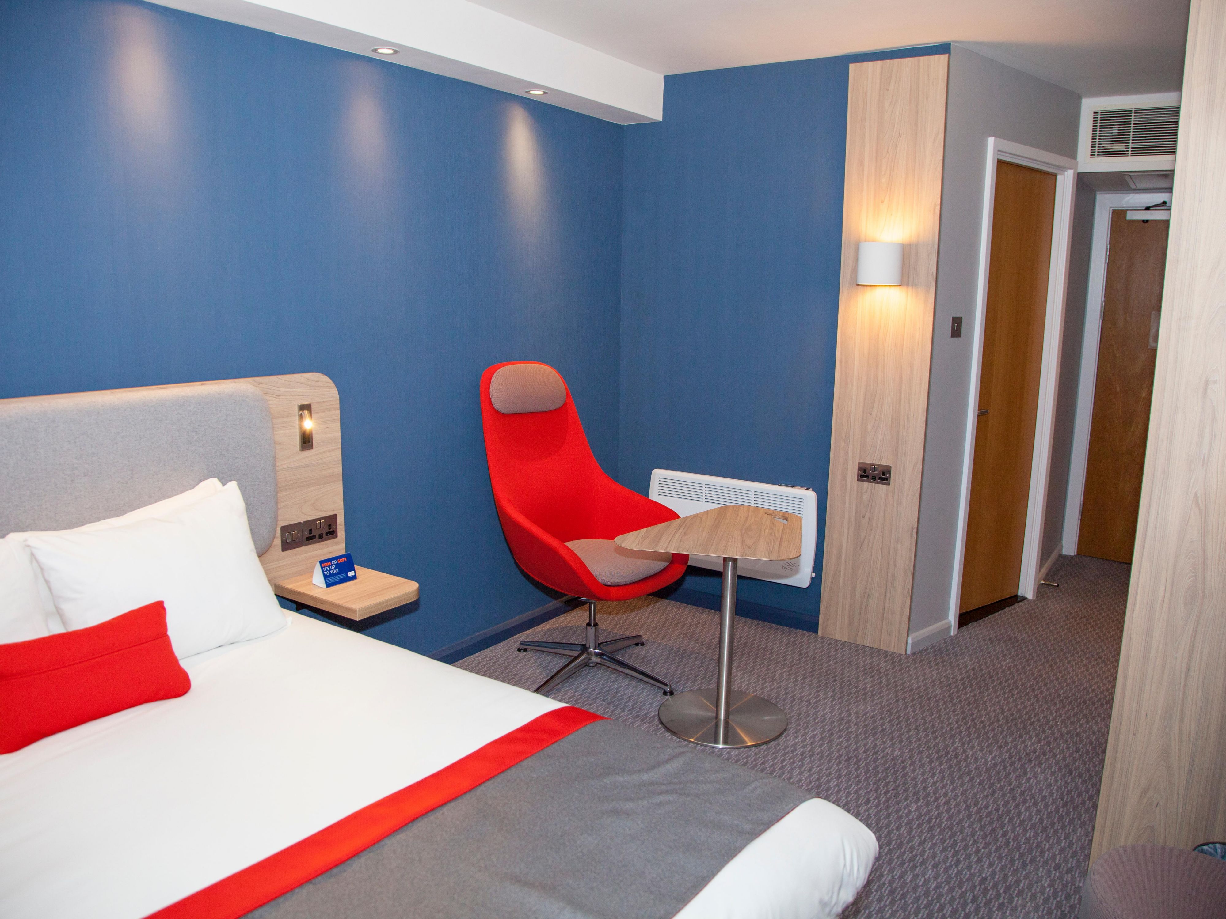 Great workspace with convenient power points and USB in each room
