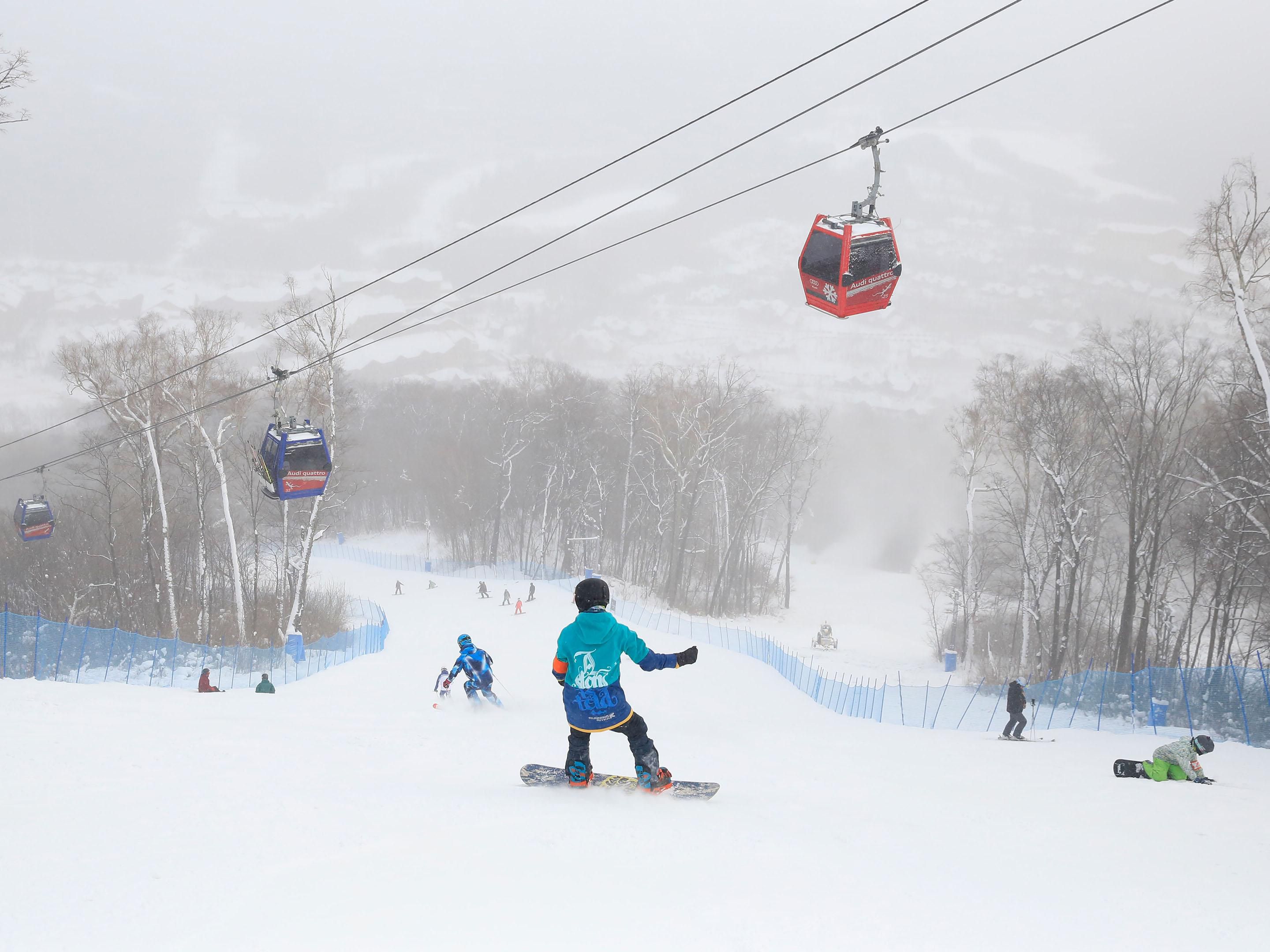 During 2024.11.16-2025.3.31 stay at the hotel will be enjoy: ski tickets, Water Park (12.1-3.31), Wow Cool Snow Park, hot spring, breakfasts, and shuttle service to the airport. For more details, please contact Front Desk at 0439-6987777.