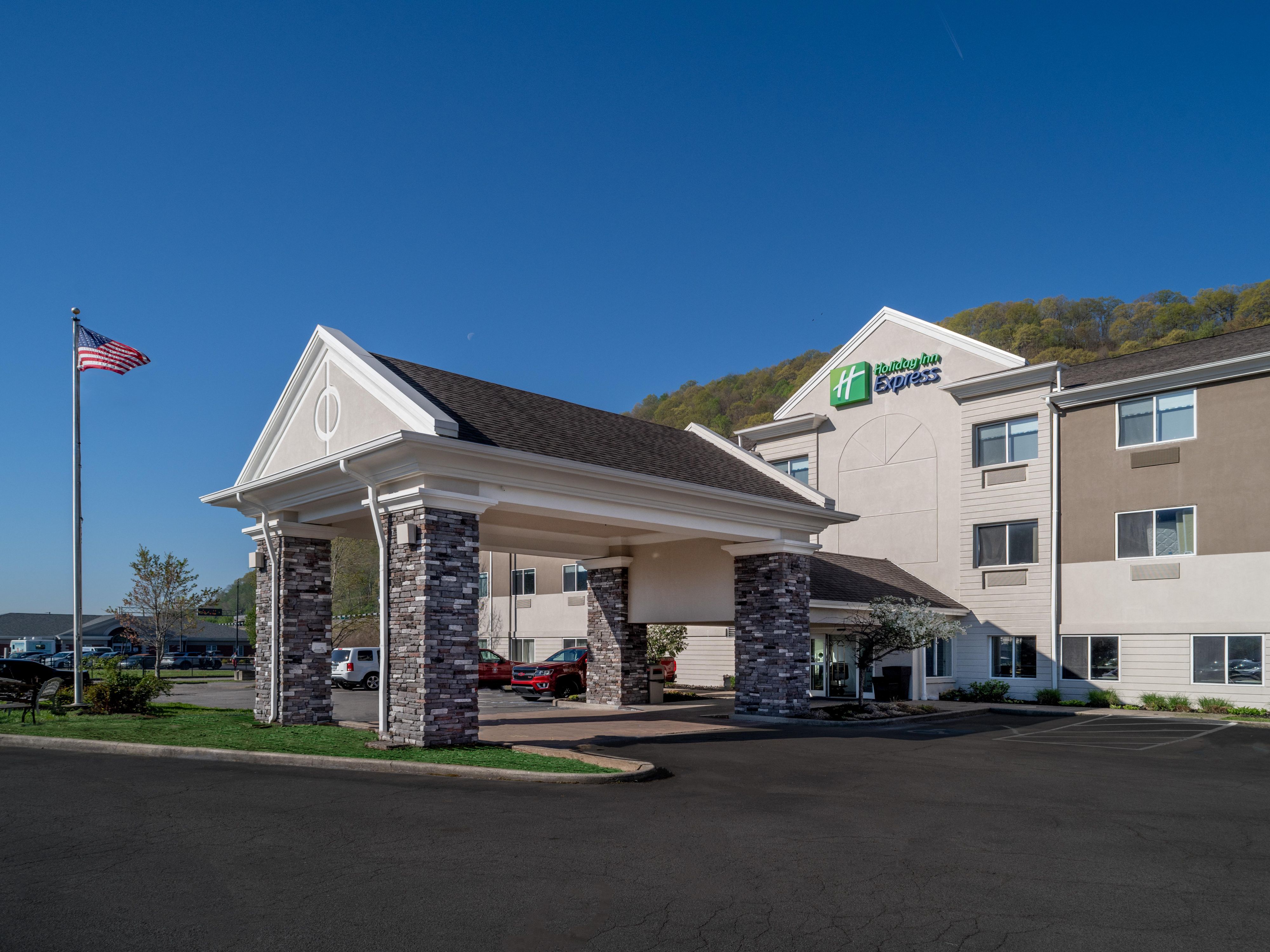 Hotel in Charleston, WV with Indoor Pool |Holiday Inn Express Charleston-Kanawha  City