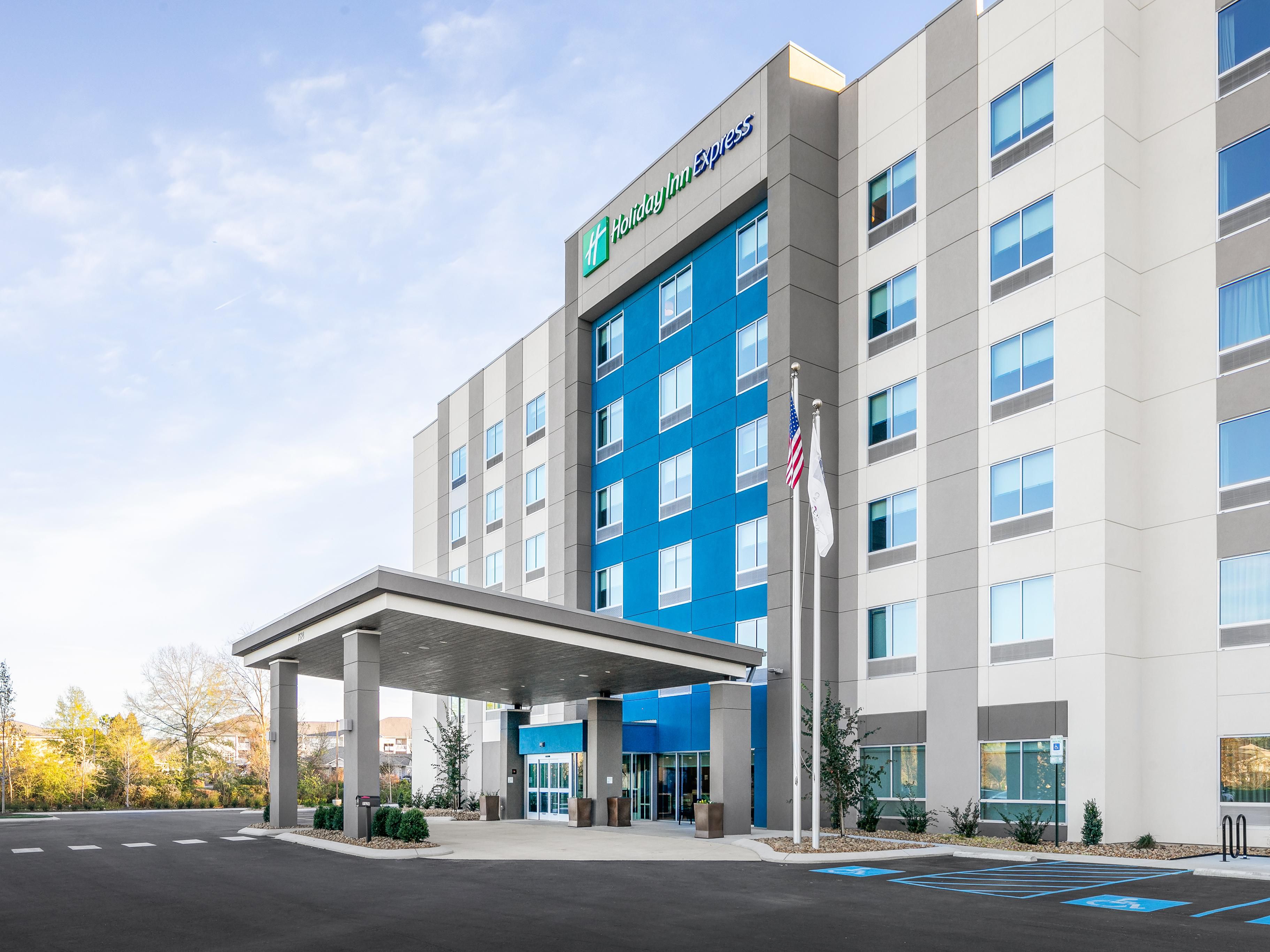 Design moderno e hospitalidade calorosa aguardam no Holiday Inn Express.