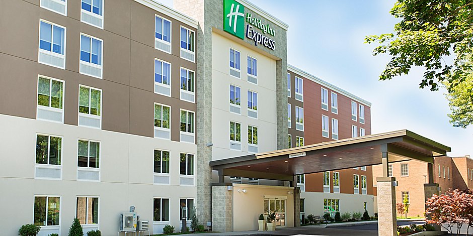 Hotels Near Lowell MA In Chelmsford With Pools | Holiday Inn Express  Chelmsford