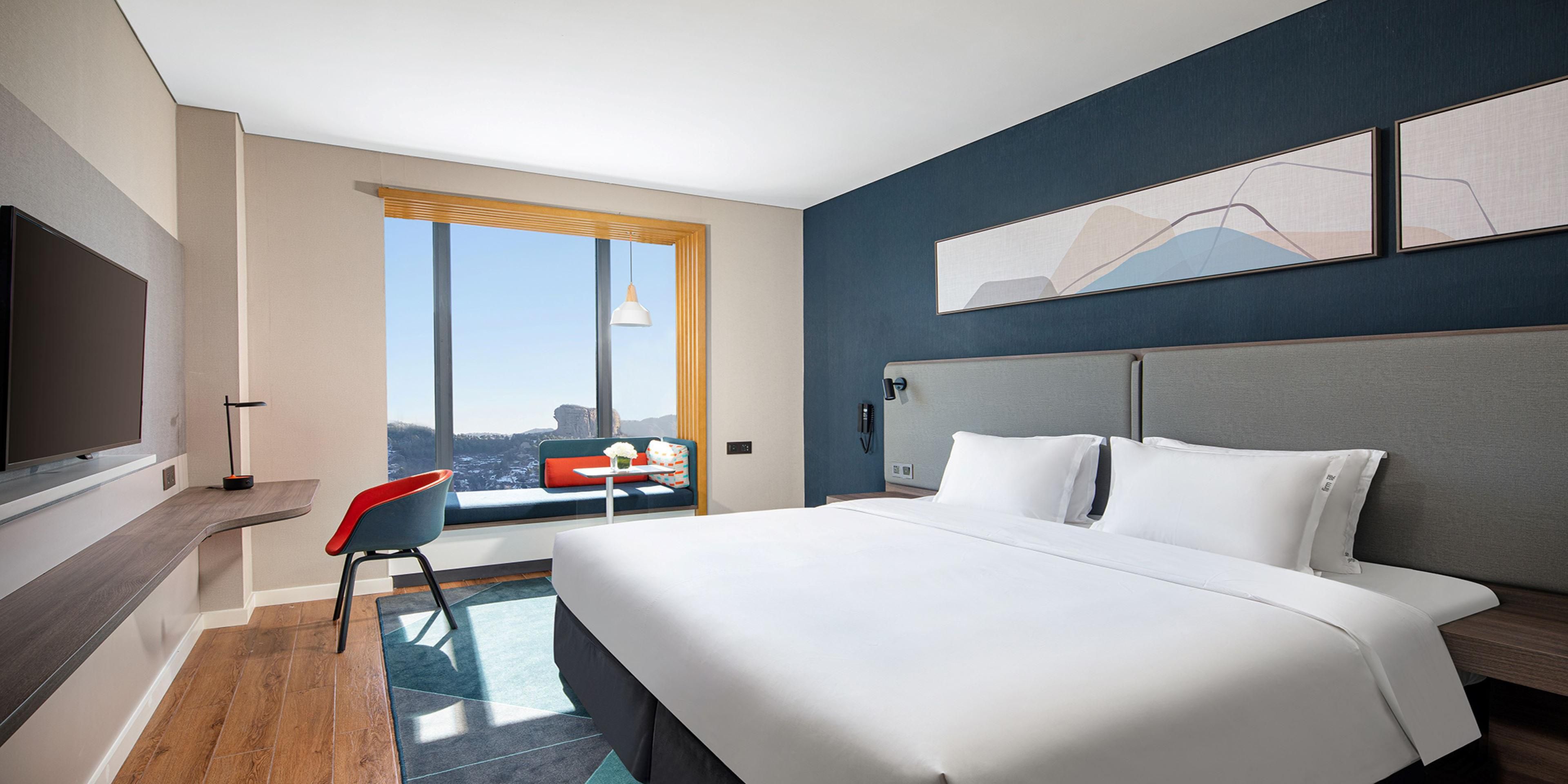 Smart travelers stay with us for business and leisure,traveling globally and locally.What unites them is a common belief and that travel should both be practical and expedient,yet have more to offer.