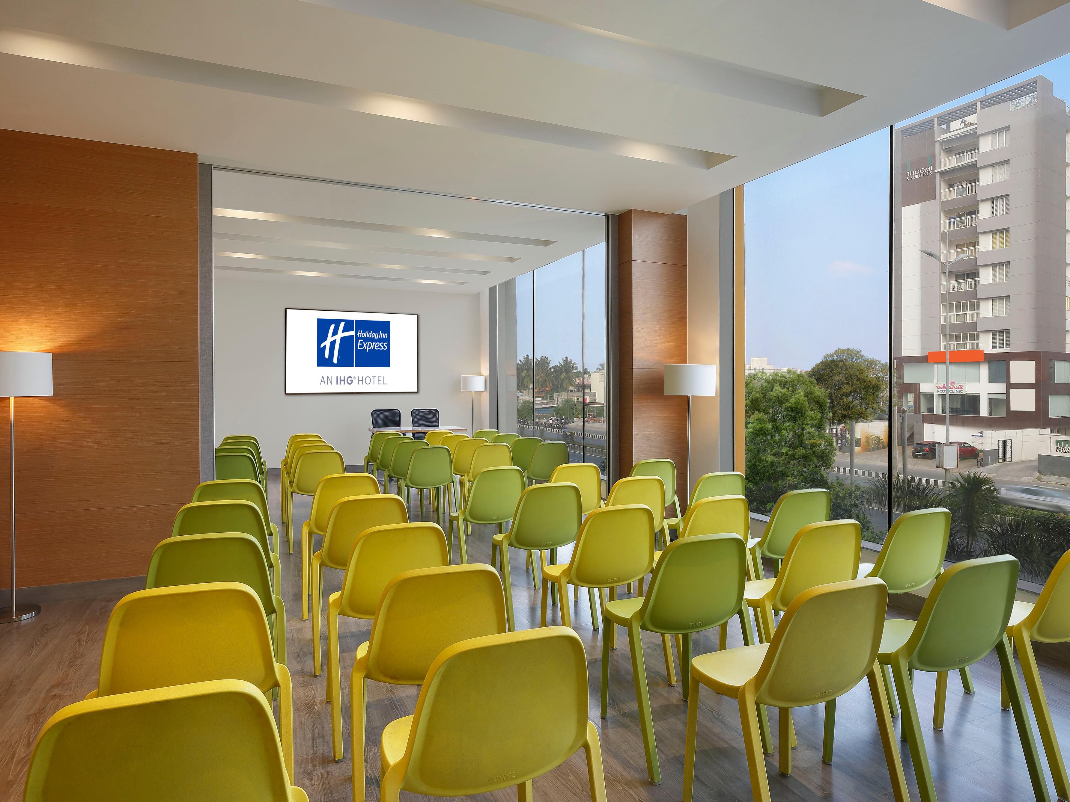 Meeting Room provides an ideal setup for organizing hassle free business meetings, training sessions, press launches and private parties.
