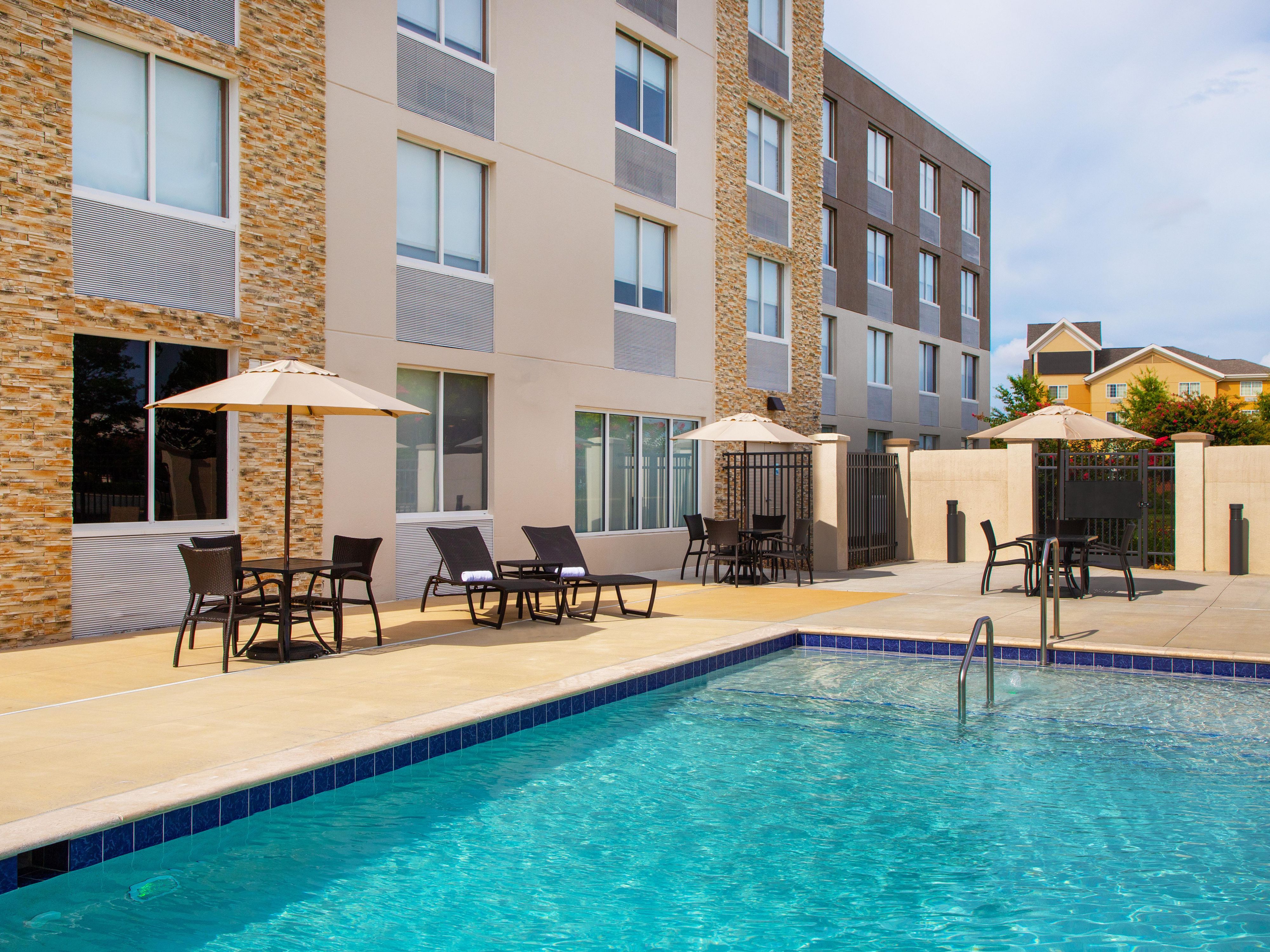 Nothing sounds better than spending the day poolside, soaking up the east coast sun. Relax and embrace your time away with our outdoor pool including plenty of lounge space, perfect for families or solo travel. 