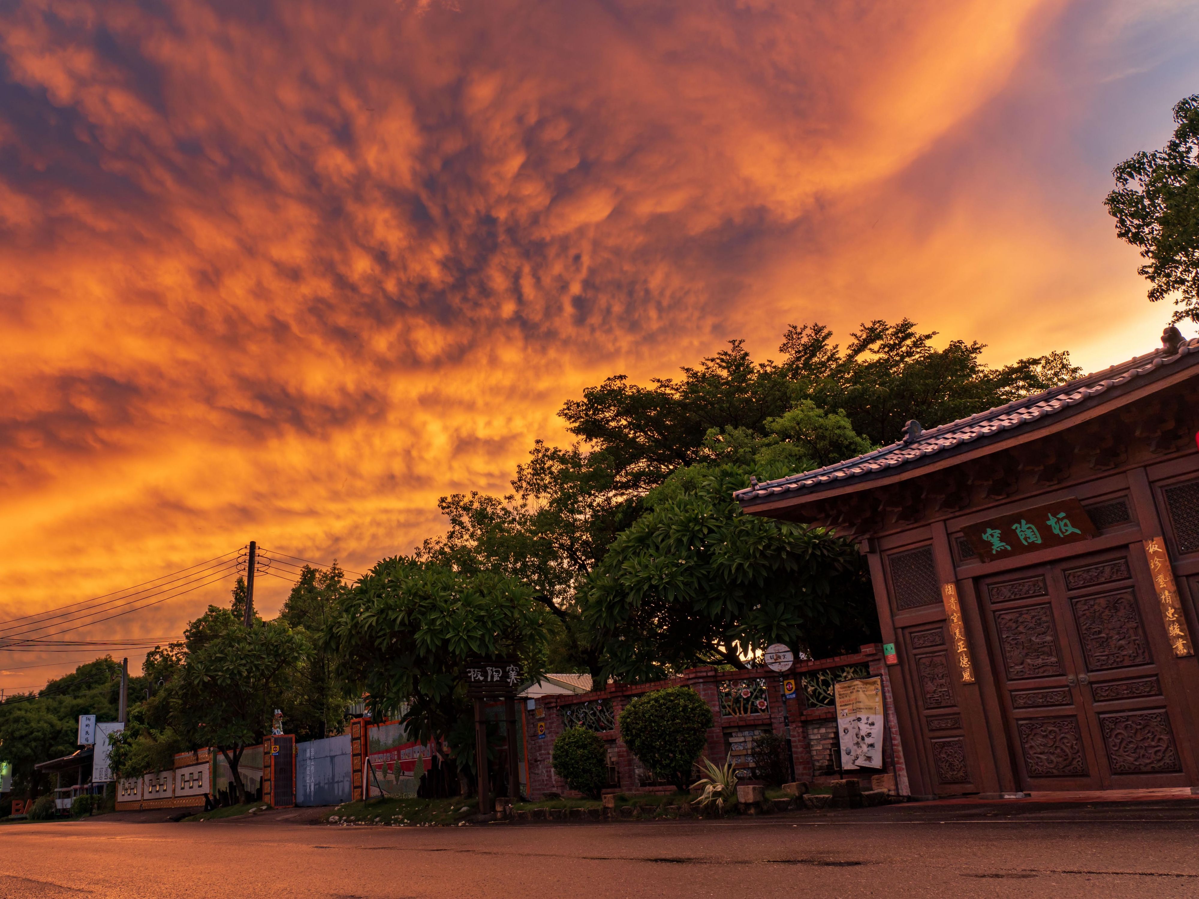 An art journey in Chiayi to explore its rich cultural heritage. Start at the Chiayi Art Museum, where intricate Koji pottery reveals fine craftsmanship. Visit the Taiwan Tile Museum to see tiles about Taiwan’s history. Then, Chiayi Chenghuang Temple to admire exquisite stone carvings. This journey unveils Chiayi’s history, architecture, and art.