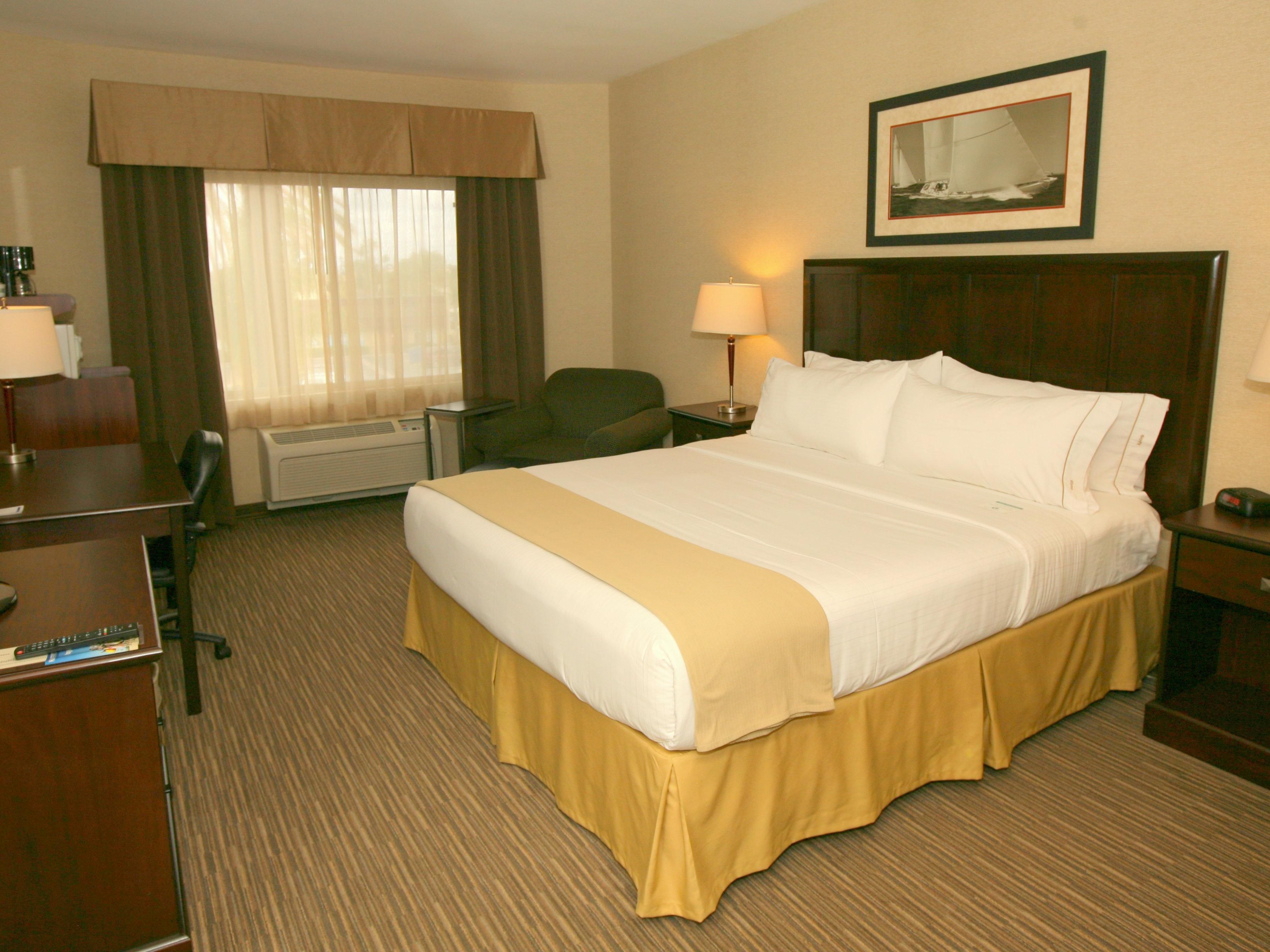 Holiday Inn Express San Diego South - Chula Vista - hotel rooms