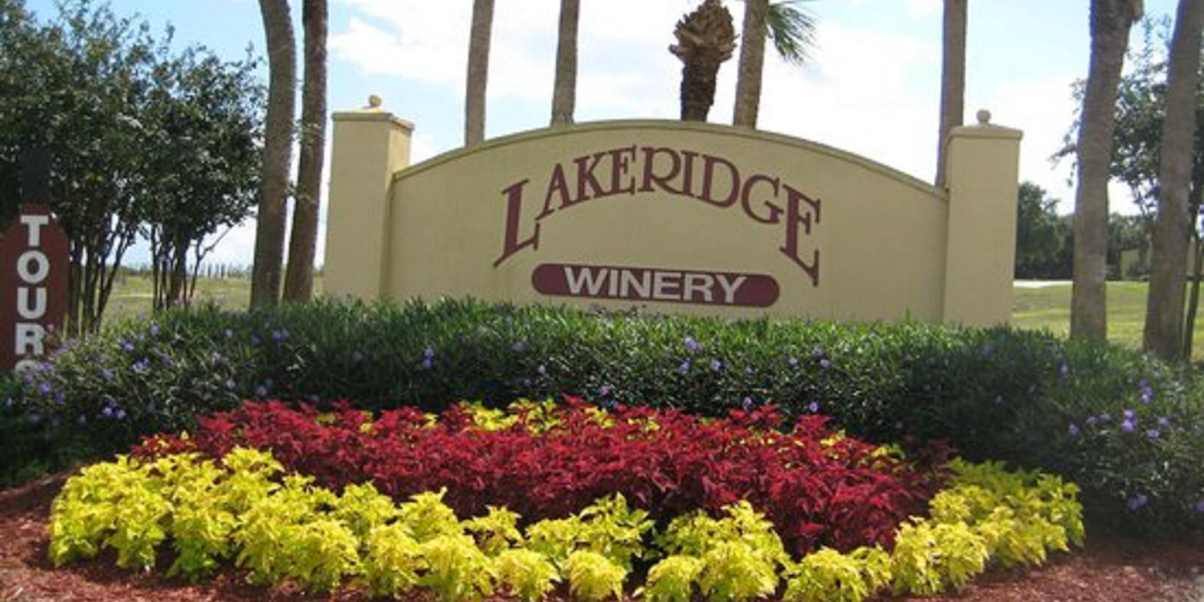 We are minutes to Lakeridge Winery, so stay with us and fully enjoy weekends at the winery with great wines and amazing foods from the best local food trucks all on the expansive yards. 