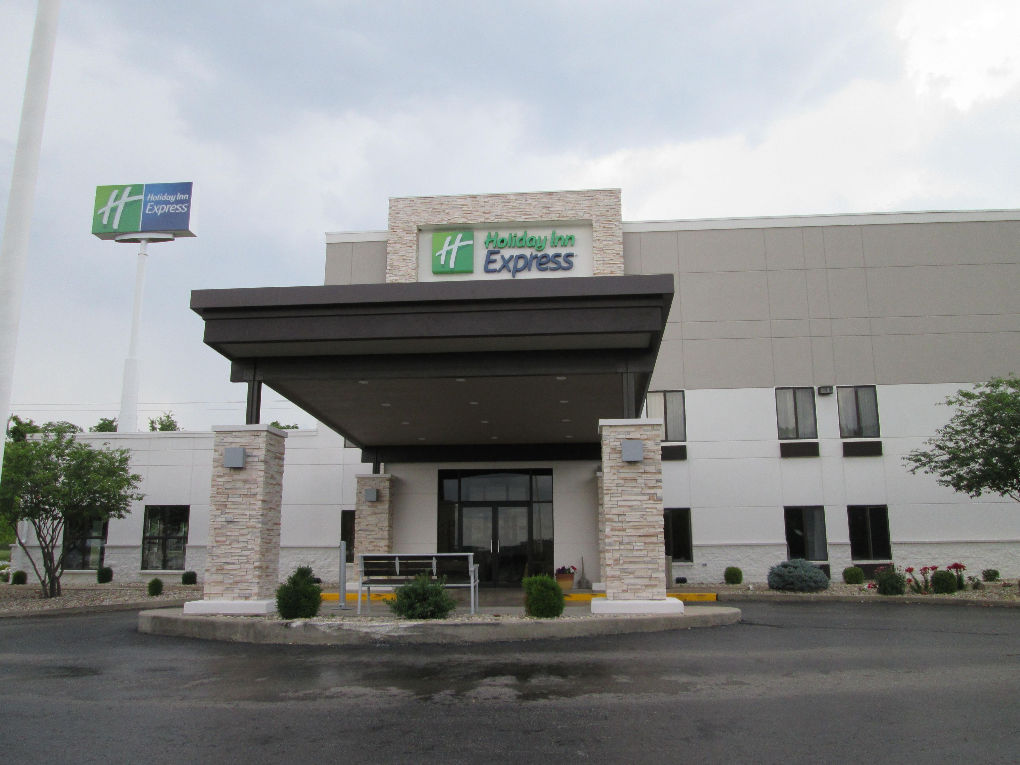 Enjoy the convenience of hassle-free, complimentary parking and escape the stress of searching for a parking space, continually feeding meters, and worrying about parking fees. Park your car and focus on enjoying your stay, knowing that your vehicle is secure and easily accessible.