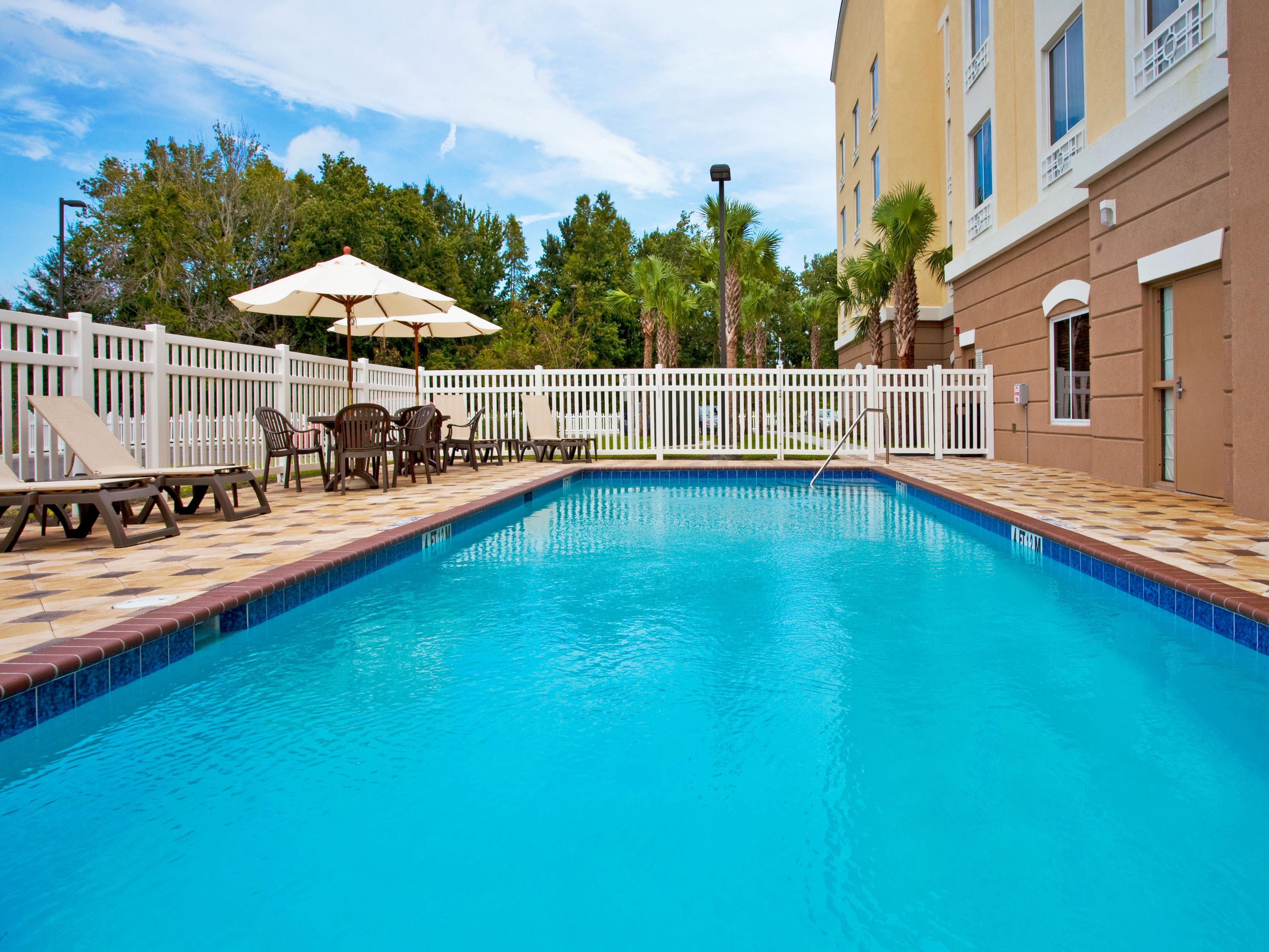The outdoor heated mineral pool is a refreshing option 365 days a year. Relax on the pool deck with a book to take some sun or jump in for a few lengths to fight off the stresses of the day. Open daily from 8am to 7pm.