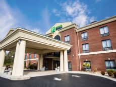 hotels in dayton tn with a pool