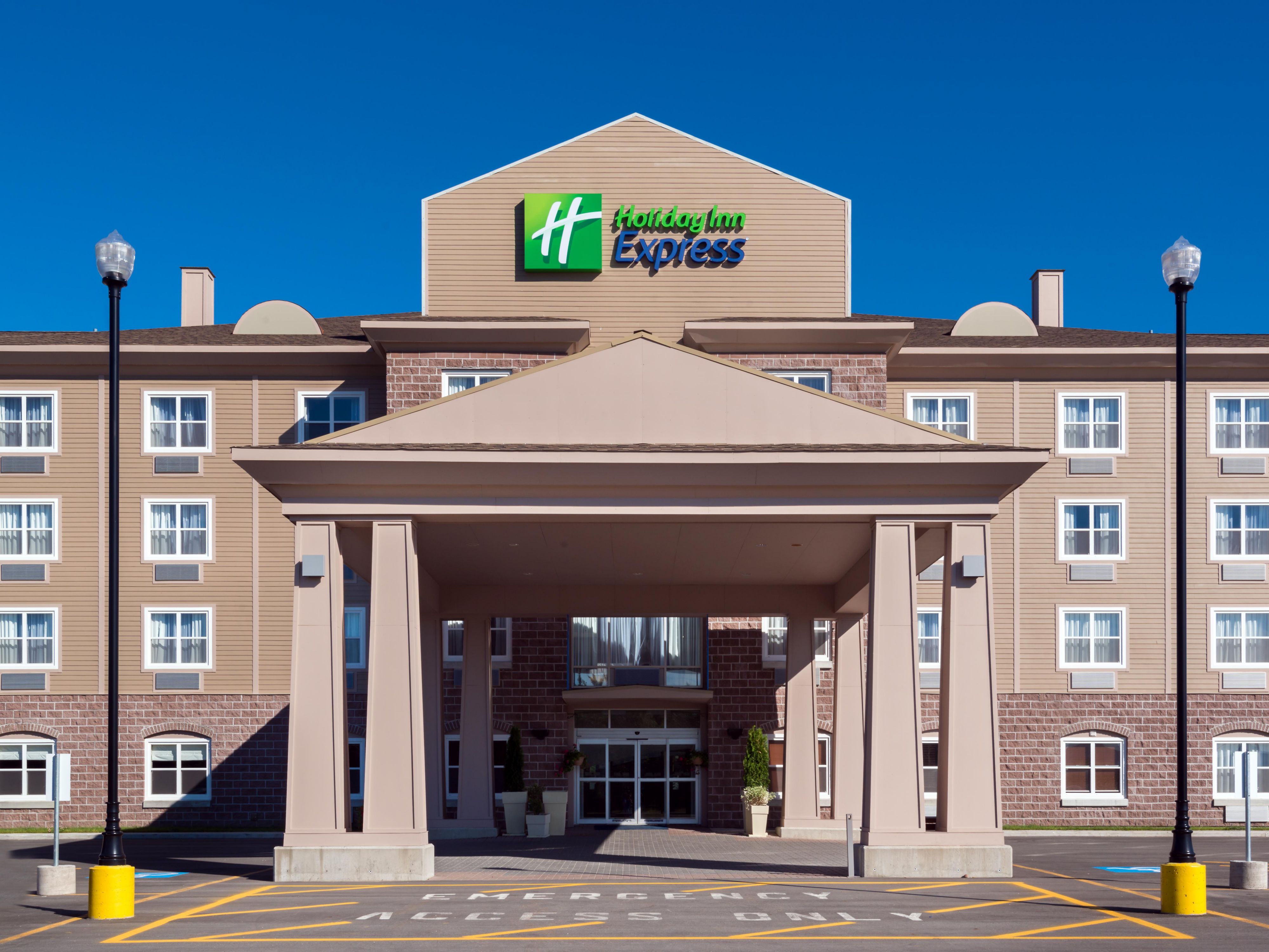 Stay at our pet-friendly Deer Lake hotel, featuring a dog park and our pet concierge, Wilson. Begin your day with a free breakfast or relax in our heated indoor pool with an 80-foot waterslide and hot tub. With a modern meeting space, a 24/7 fitness center, and overnight airport shuttle service to Deer Lake Airport, your perfect stay awaits.