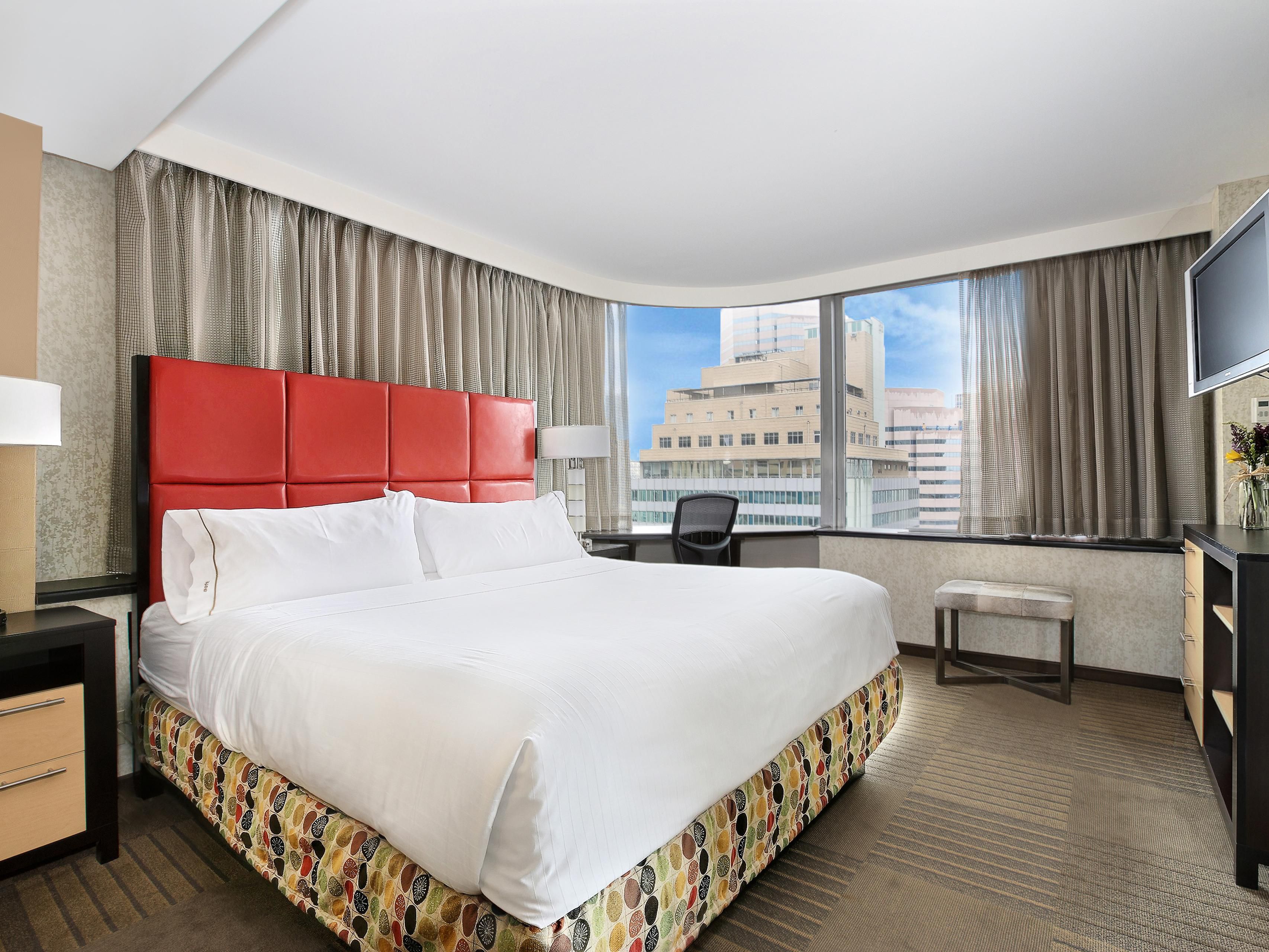 Delux King Bedroom with gorgeous 180 degree views of downtown