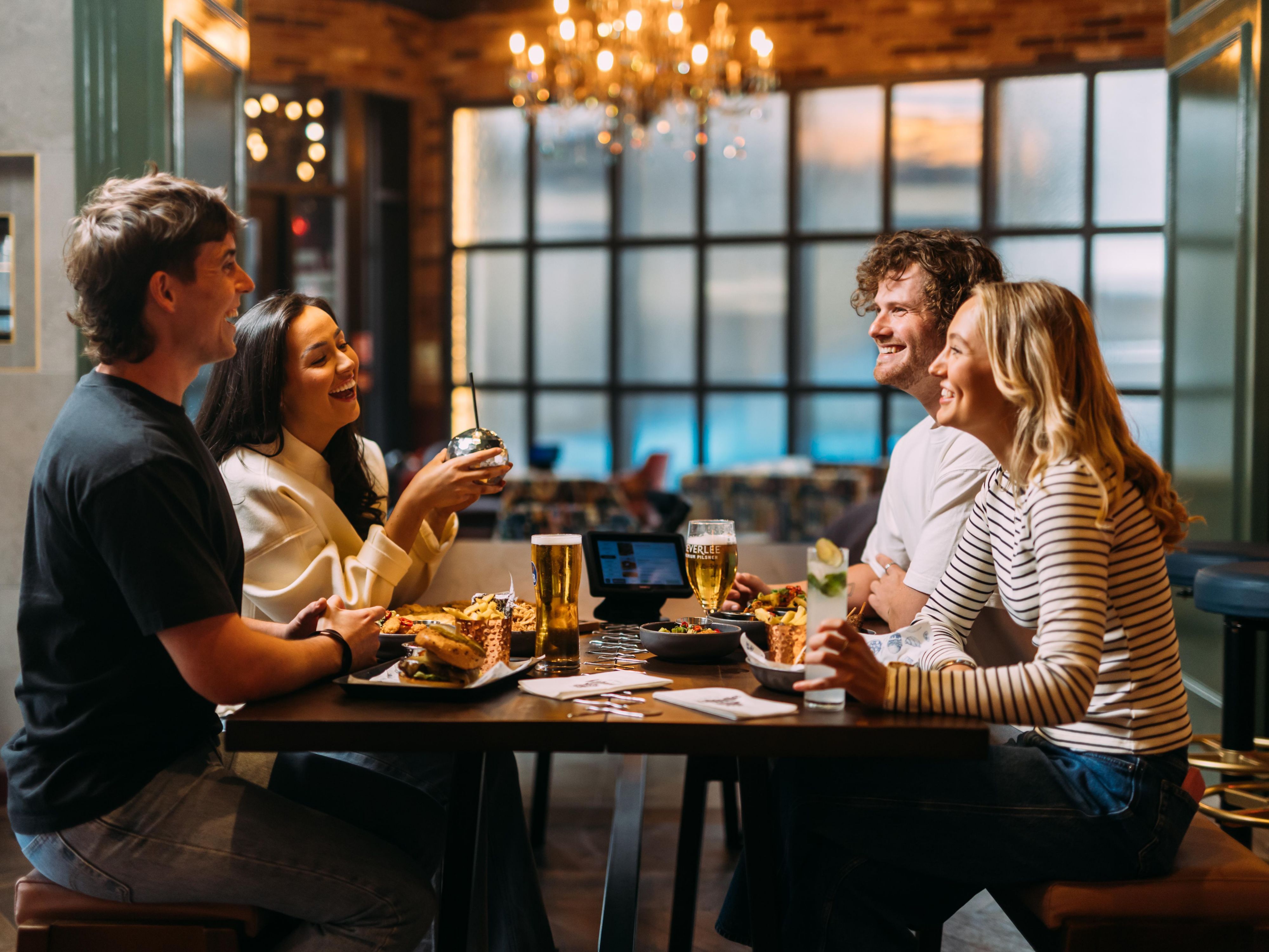 The hotel's stylish new bar and restaurant, Kaboodle, offers a delicious casual dining menu including stacked smash burgers, spicy chicken wings, loaded nachos and freshly made pizza. Fancy something different? Our Whole Kit sharing platters feature all your favorites including crispy chicken tenders, gooey mozzarella bricks and loaded fries.  