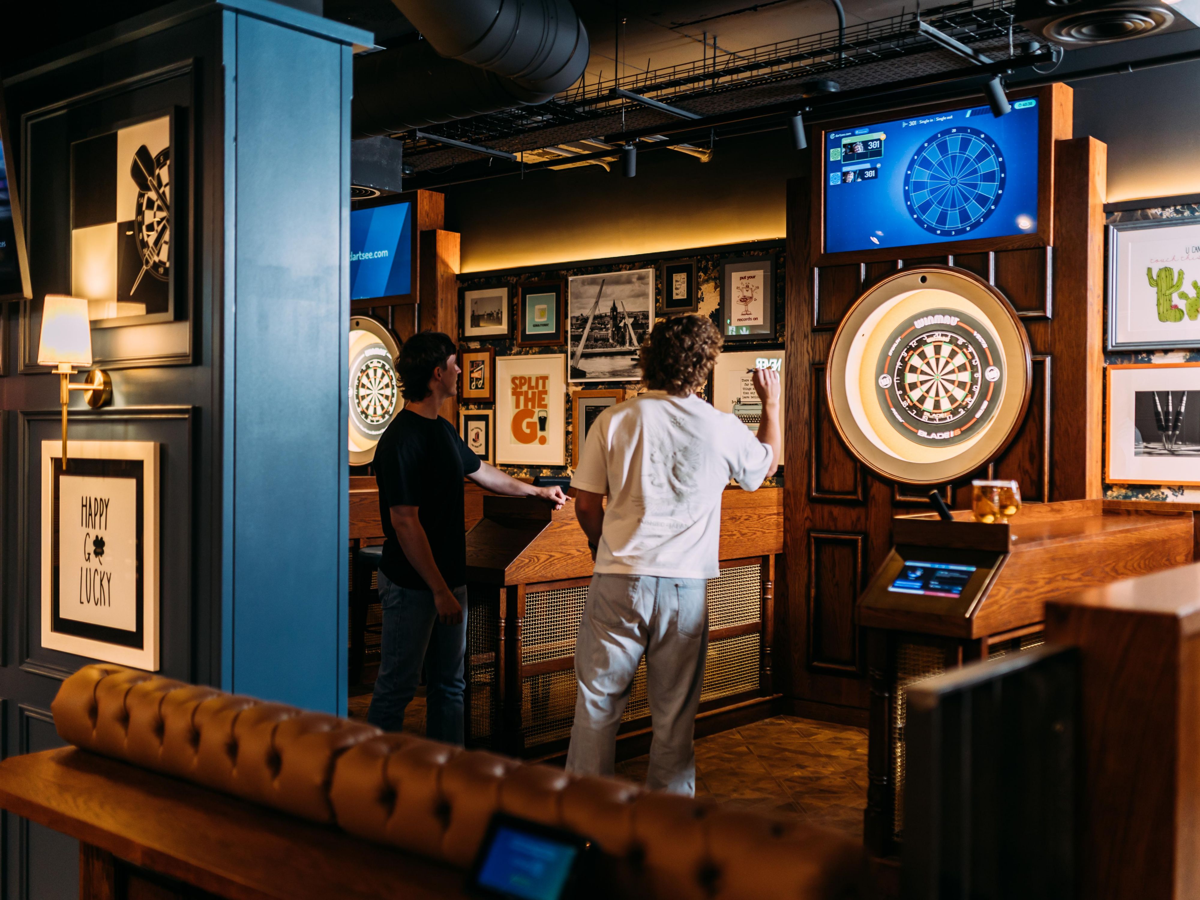 Your room key unlocks more for less! Guests of Holiday Inn Express Derry can level up their stay with an exclusive 10% discount on all games in our new bar Kaboodle. Enjoy Electric Shuffleboard,  Social Darts and The Voice branded karaoke booths, all just steps from the hotel. 