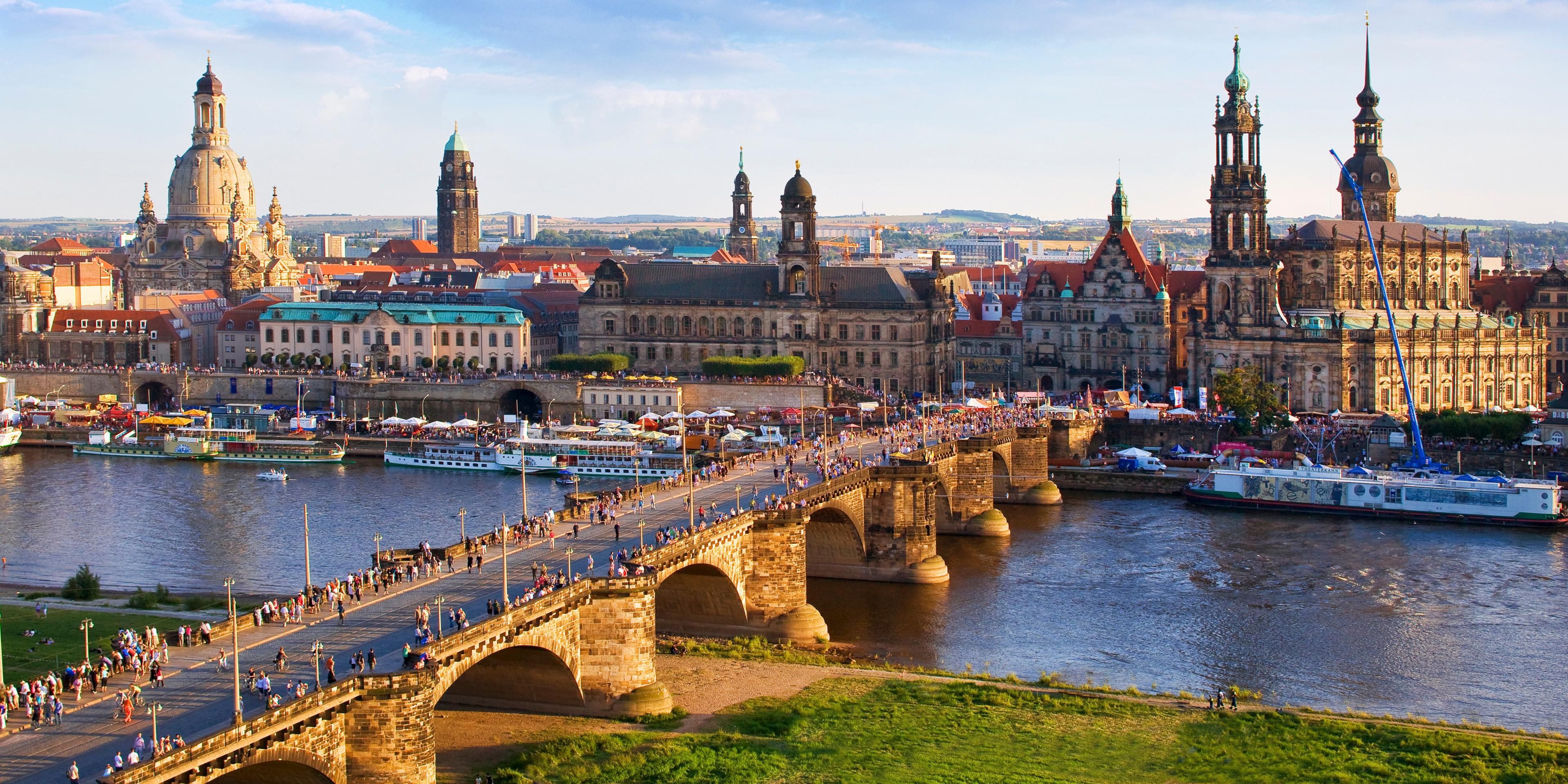 The hotel is ideally located to explore the beautiful old town by foot. In less than 15 minutes, you can reach all the major sights. Visit one of the many museums or discover the city on a sightseeing tour or a boat trip. Find out what there is to explore and how you can buy tickets via the following link.
