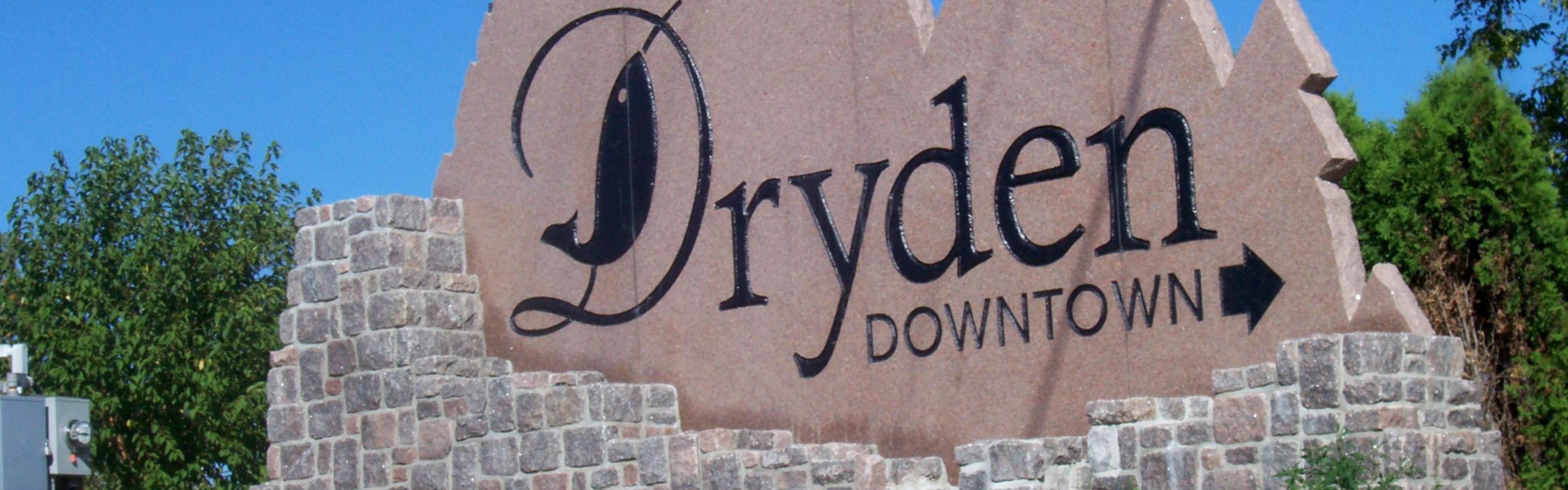 Découvrez les charmantes boutiques, les cafés et les sourires chaleureux du centre-ville de Dryden
