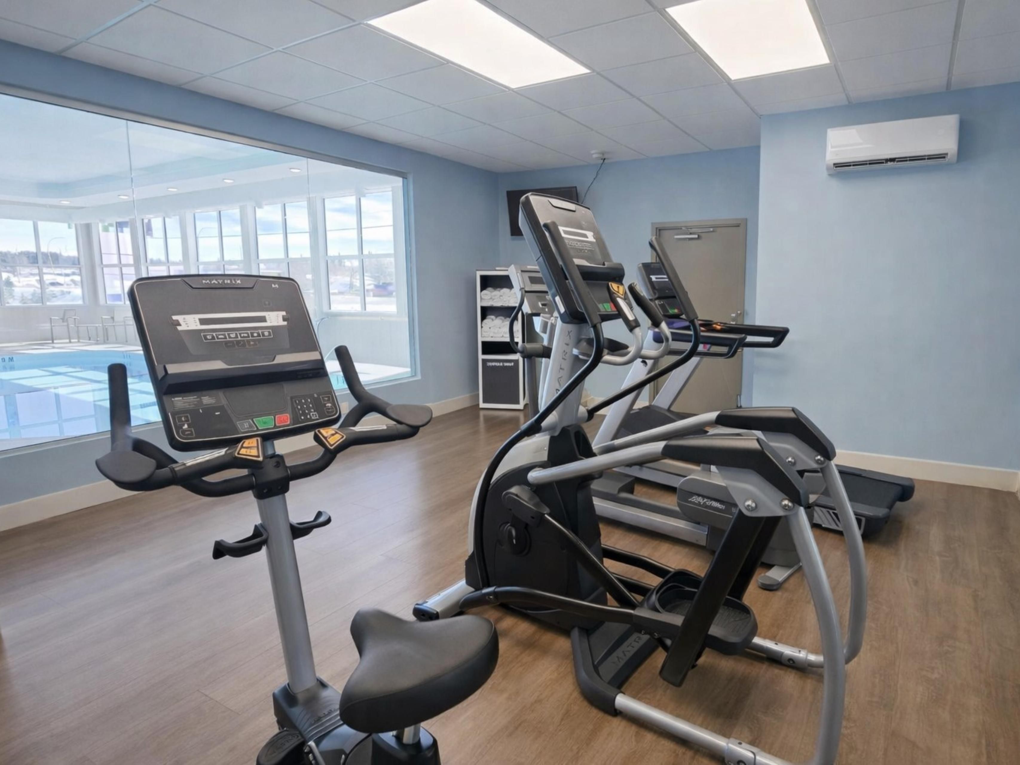 Restez actif dans notre salle de sport équipée d'un choix d'équipements.